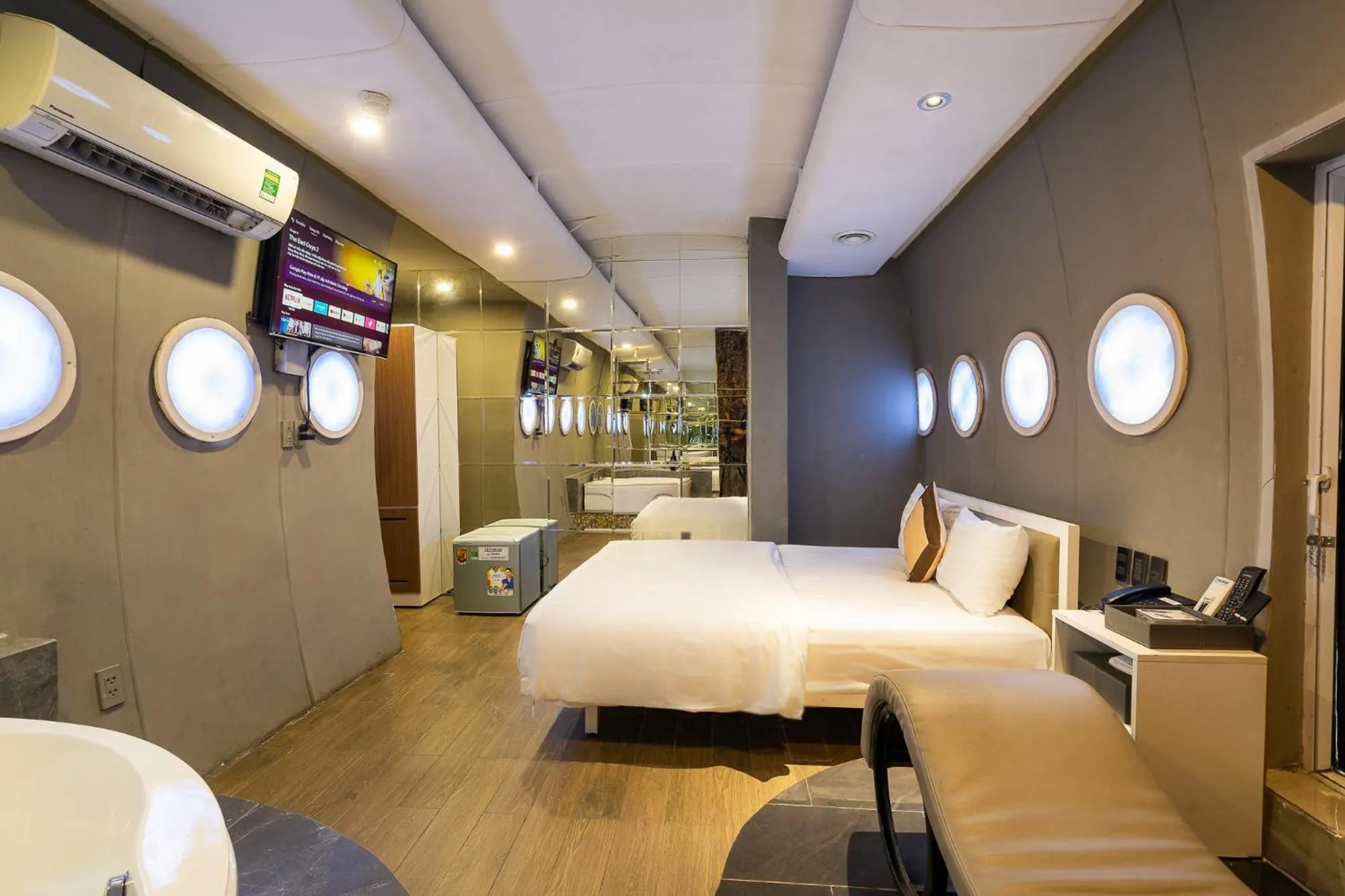 Photo of the whole room, Bed in Collection O District 10 - Bonita Grand Hotel