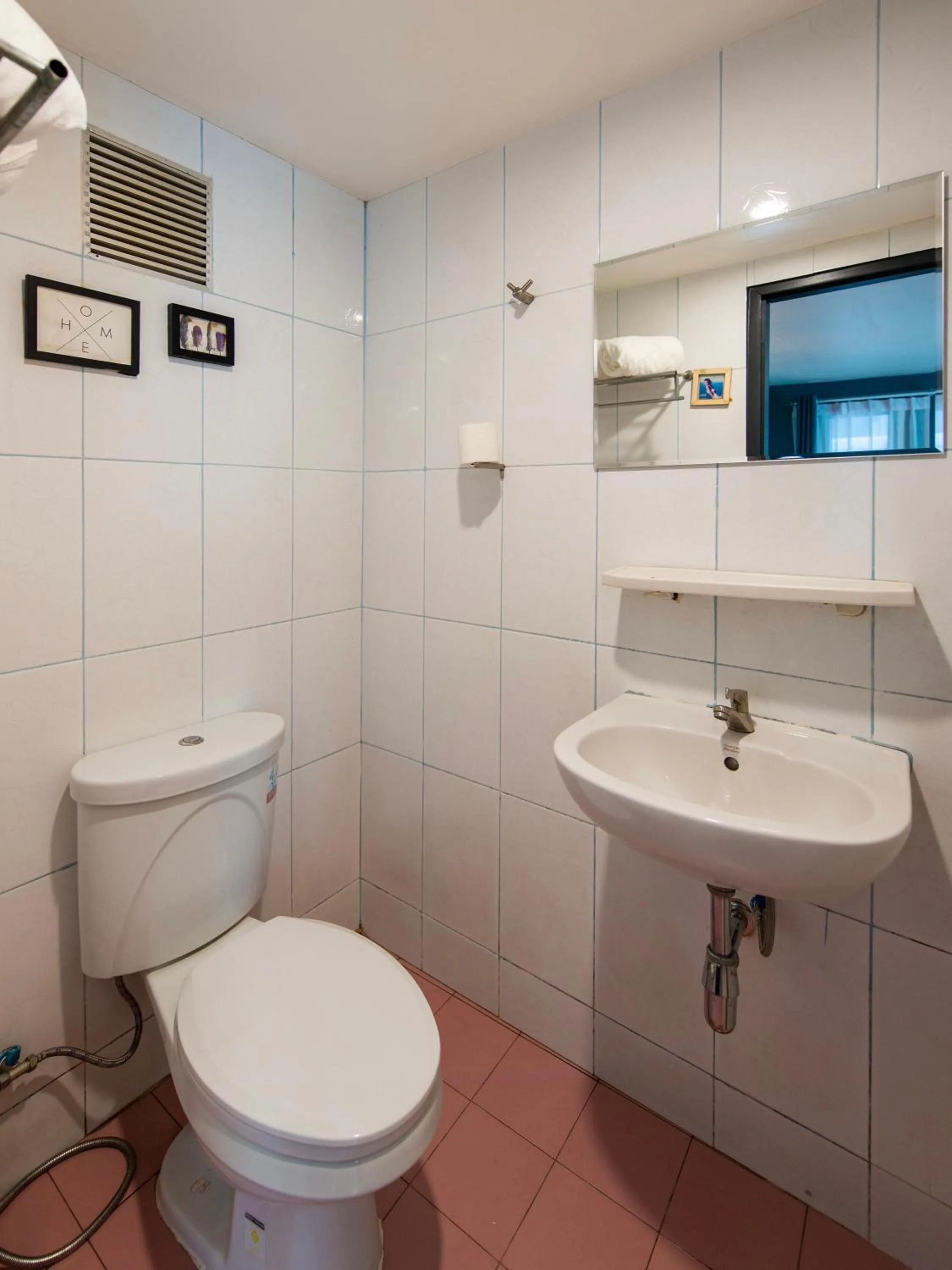 Bathroom in BB House Phra Athit บีบี เฮ้าส์ พระอาทิตย์