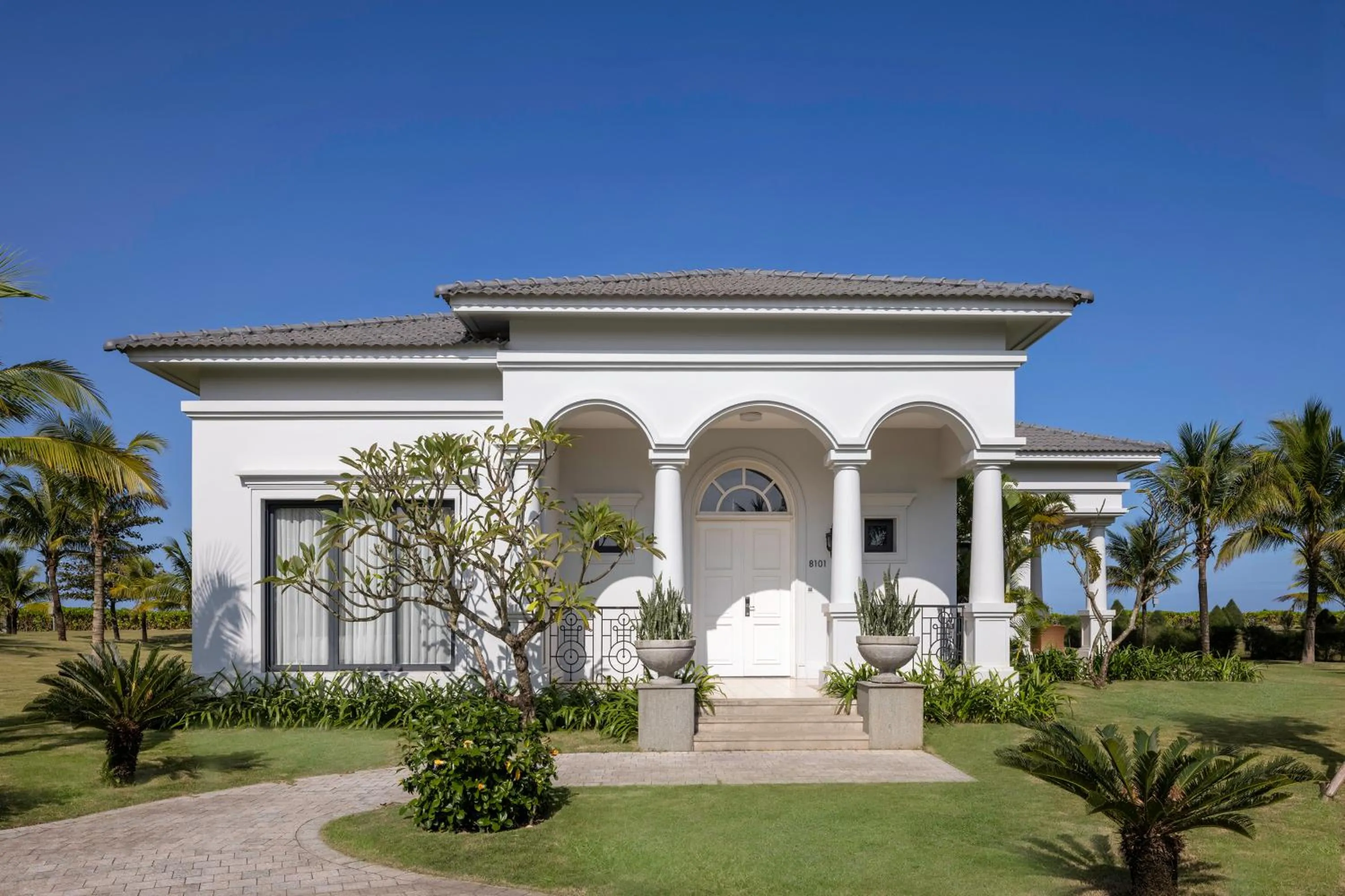 Property building in Vinpearl Cua Hoi, Affiliated by Melia