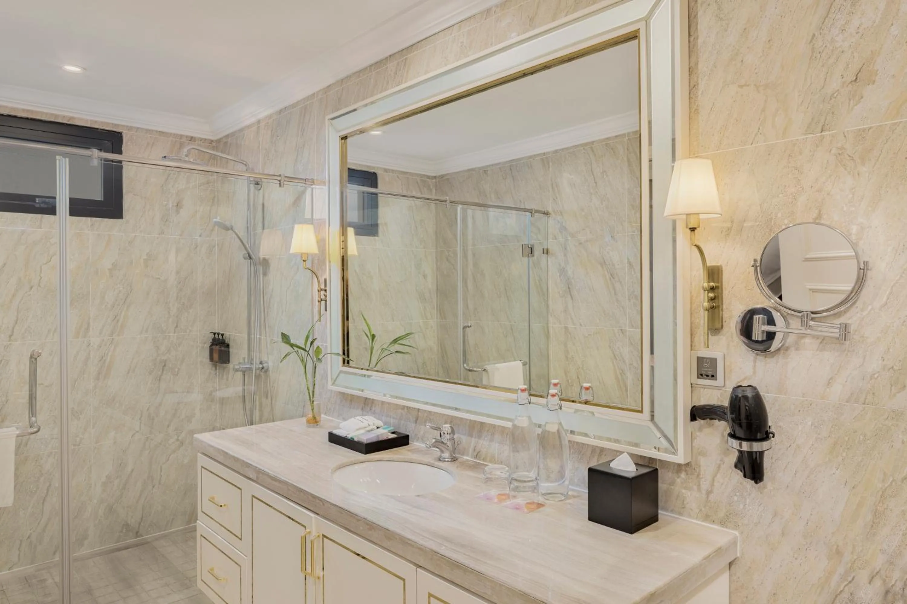 Shower in Vinpearl Cua Hoi, Affiliated by Melia