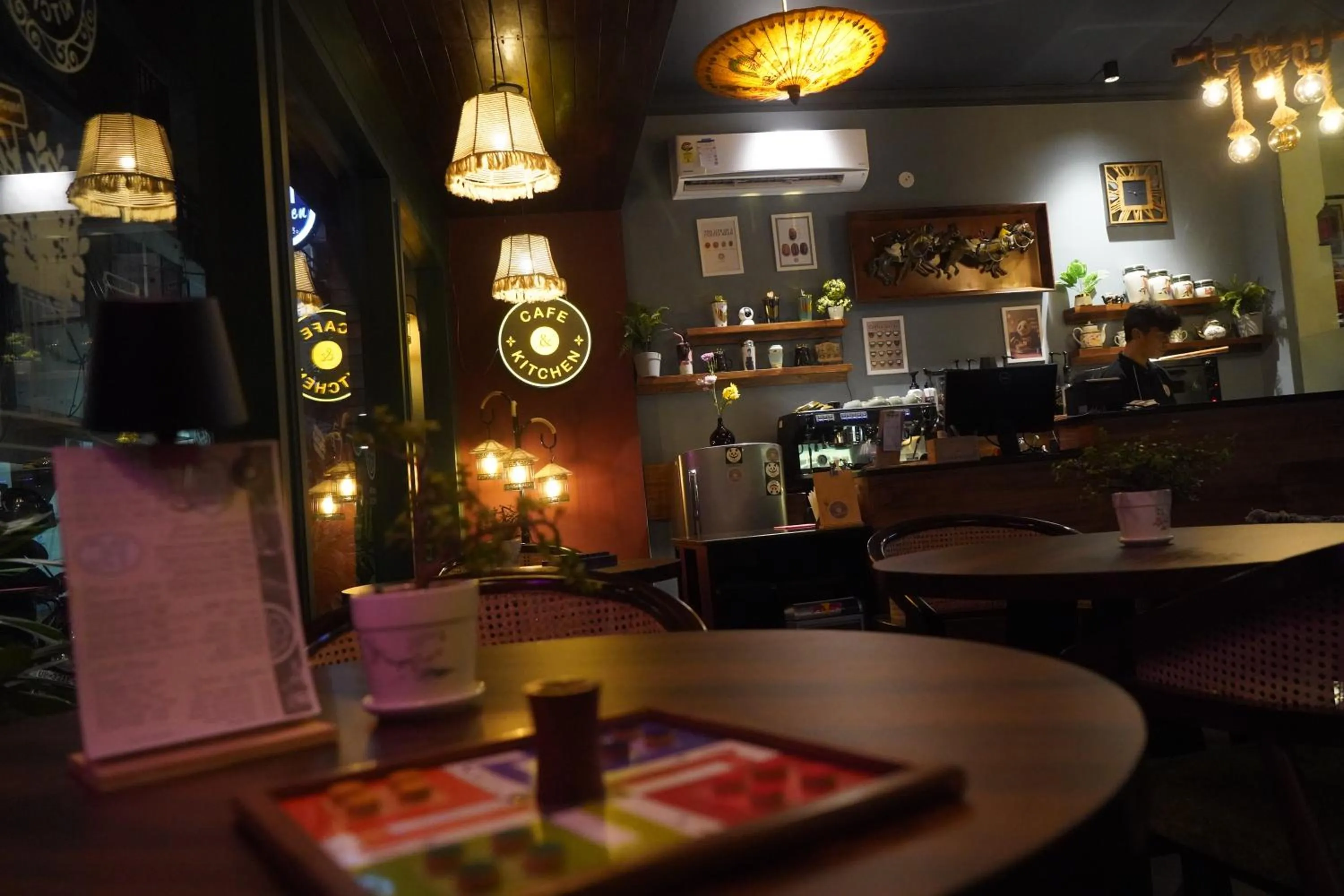 Food and drinks in Anand Bhawan