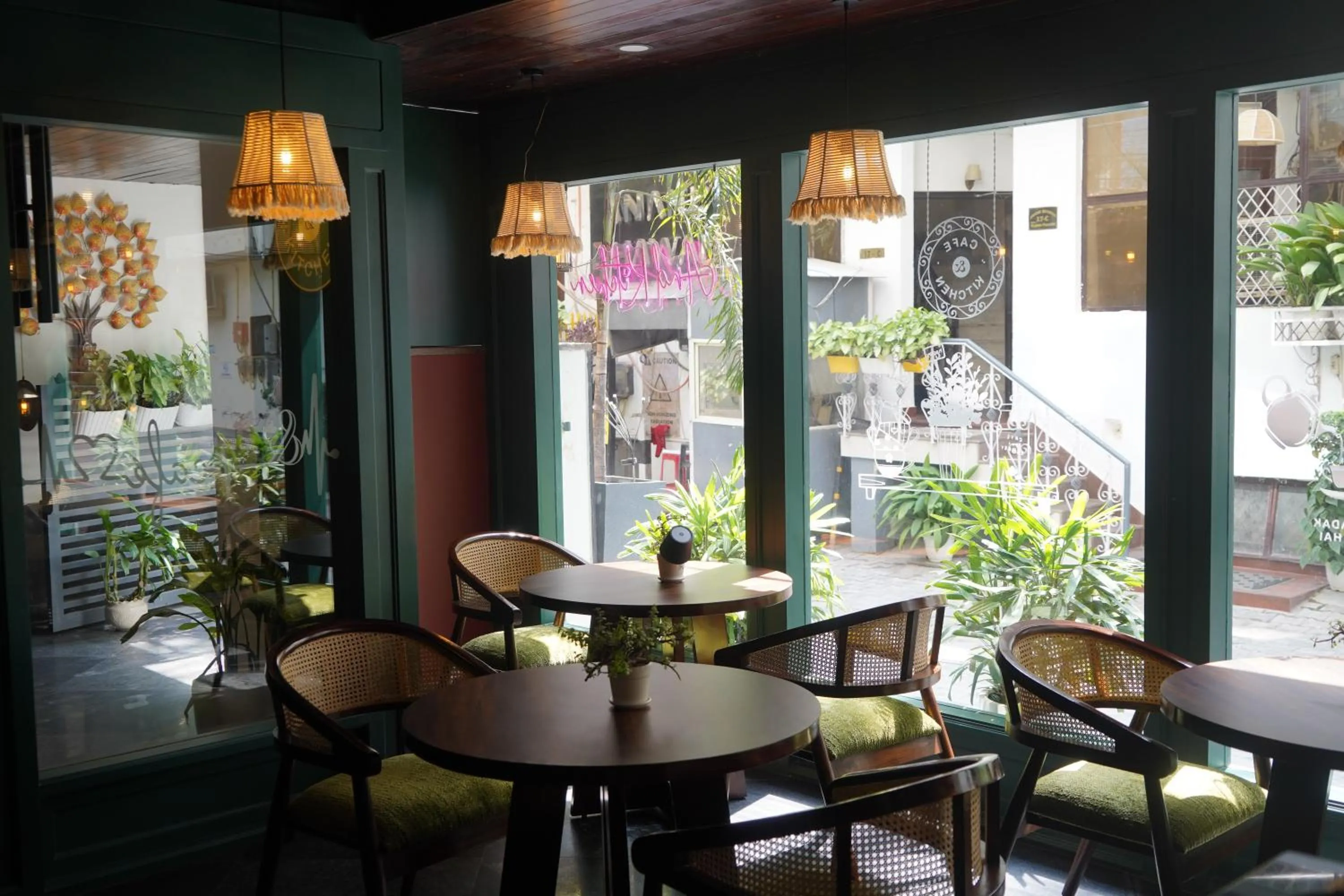 Restaurant/places to eat in Anand Bhawan