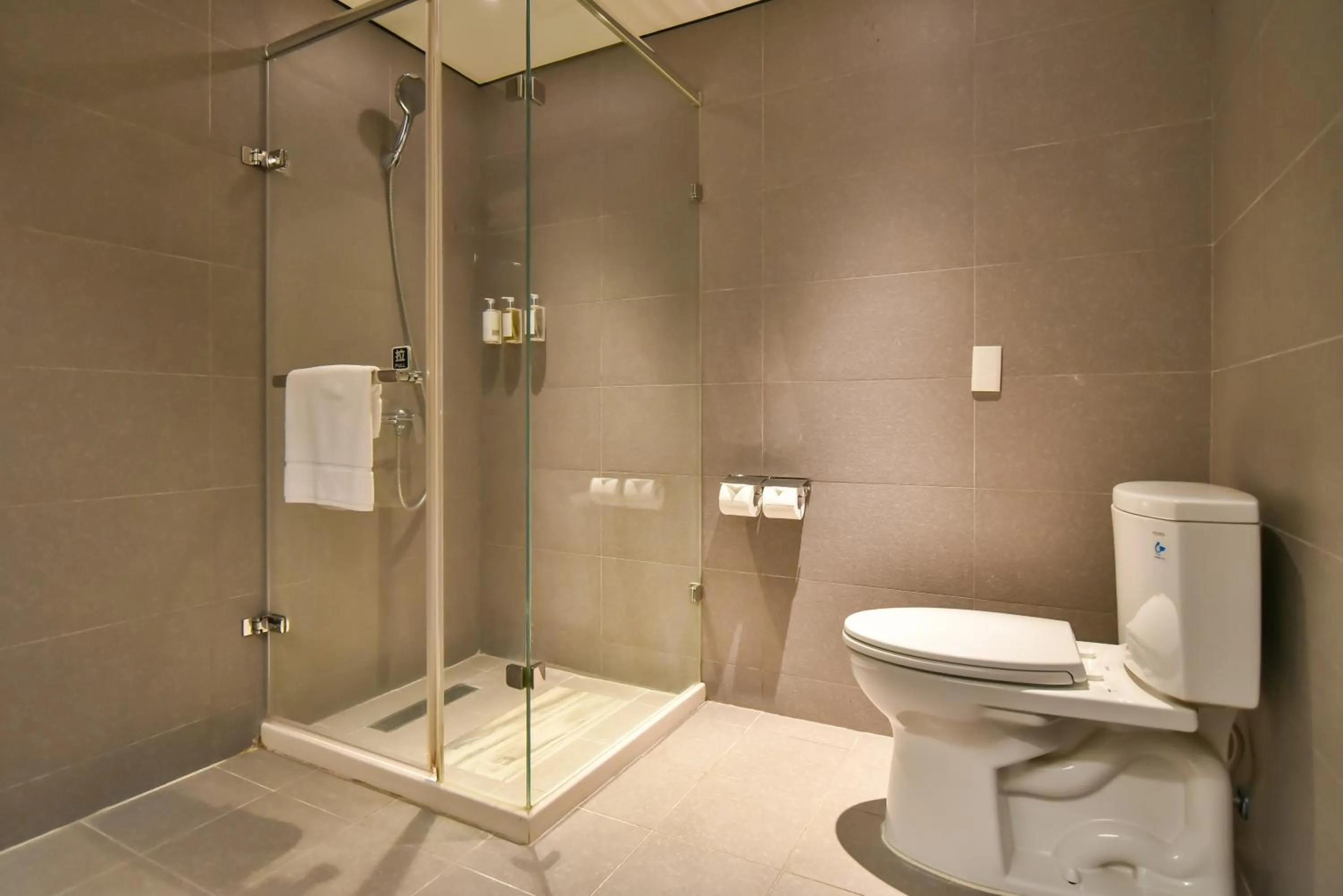 Shower in Holiday Inn Taoyuan Airport by IHG