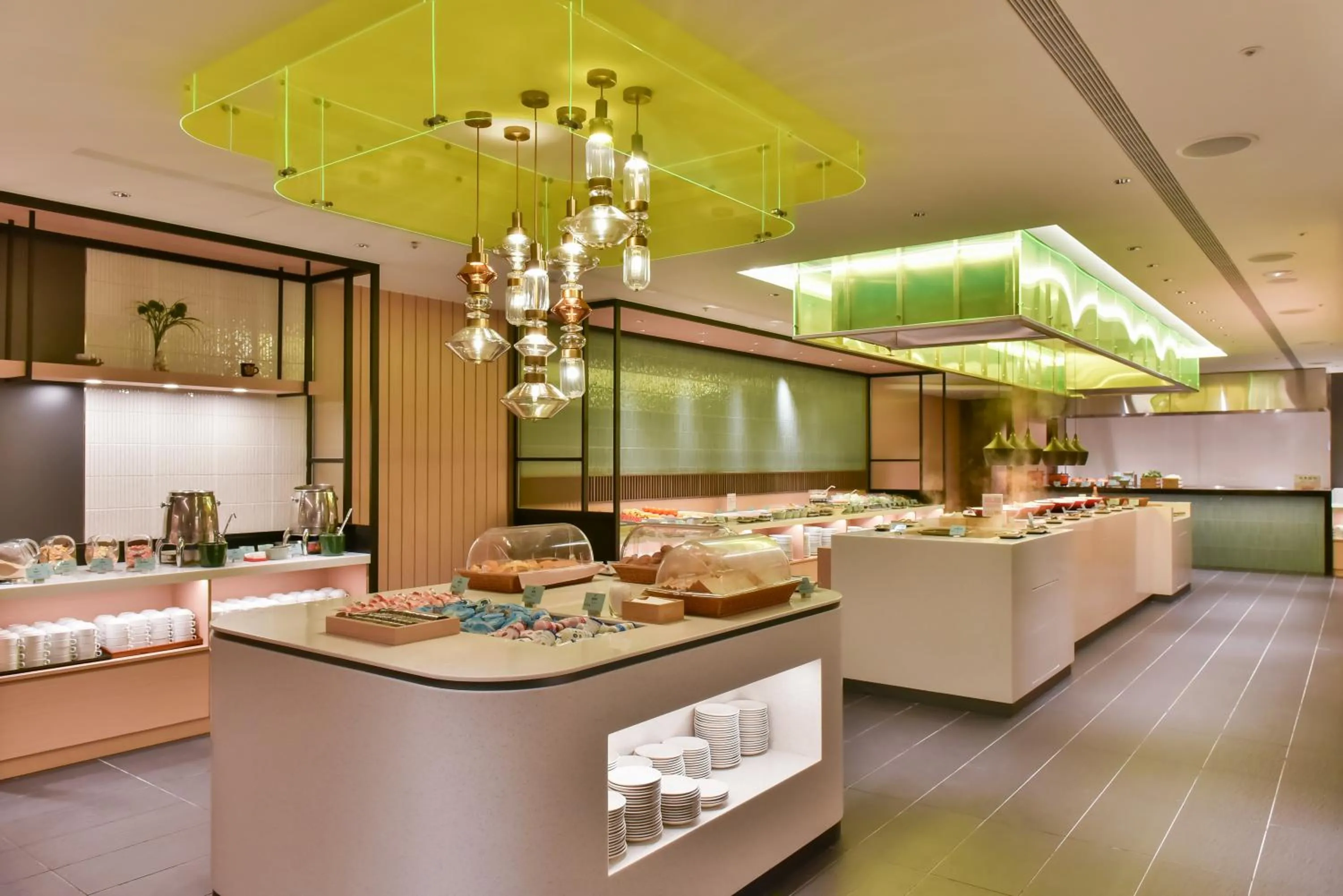 Restaurant/places to eat in Holiday Inn Taoyuan Airport by IHG