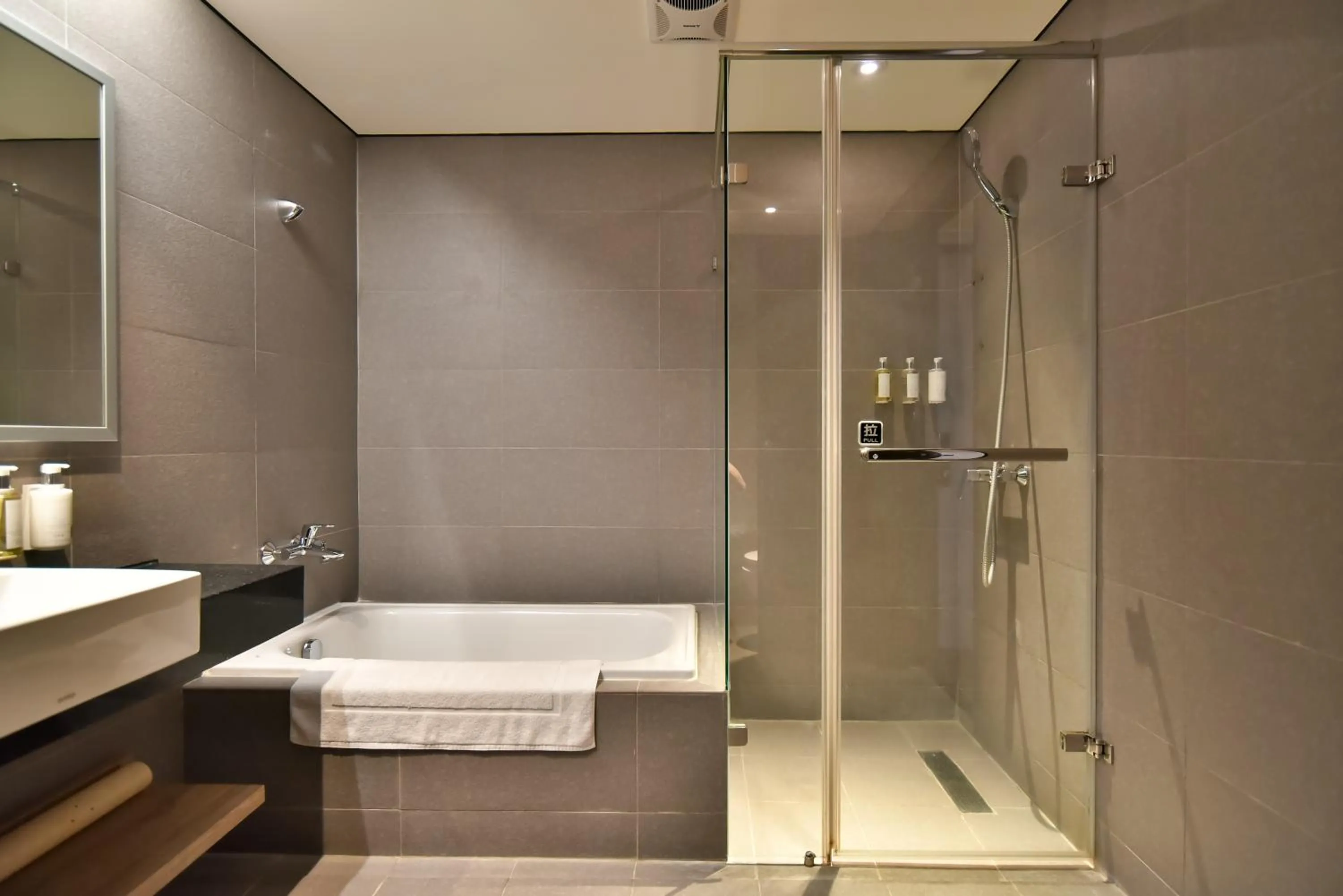 Shower in Holiday Inn Taoyuan Airport by IHG