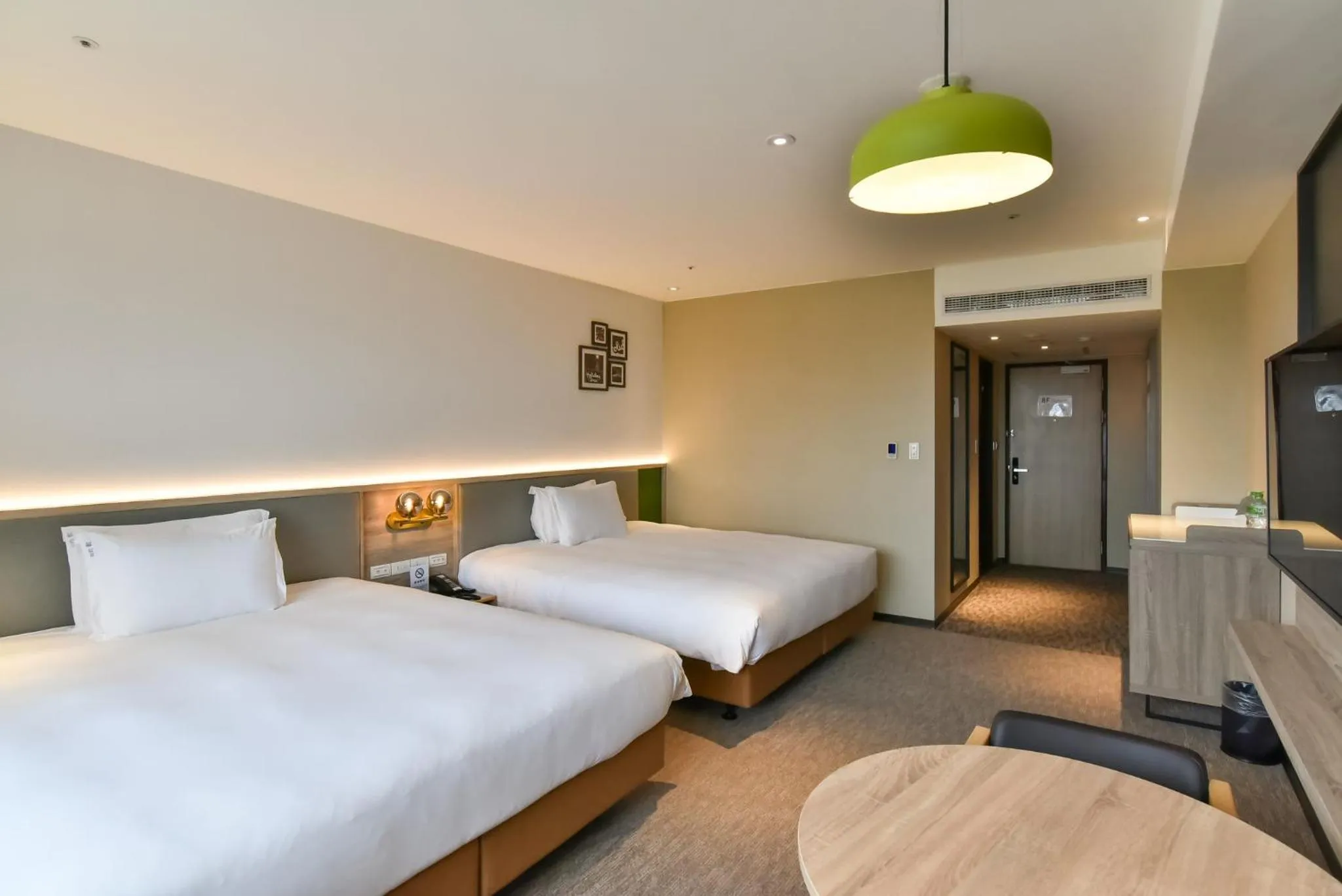 Photo of the whole room, Bed in Holiday Inn Taoyuan Airport by IHG