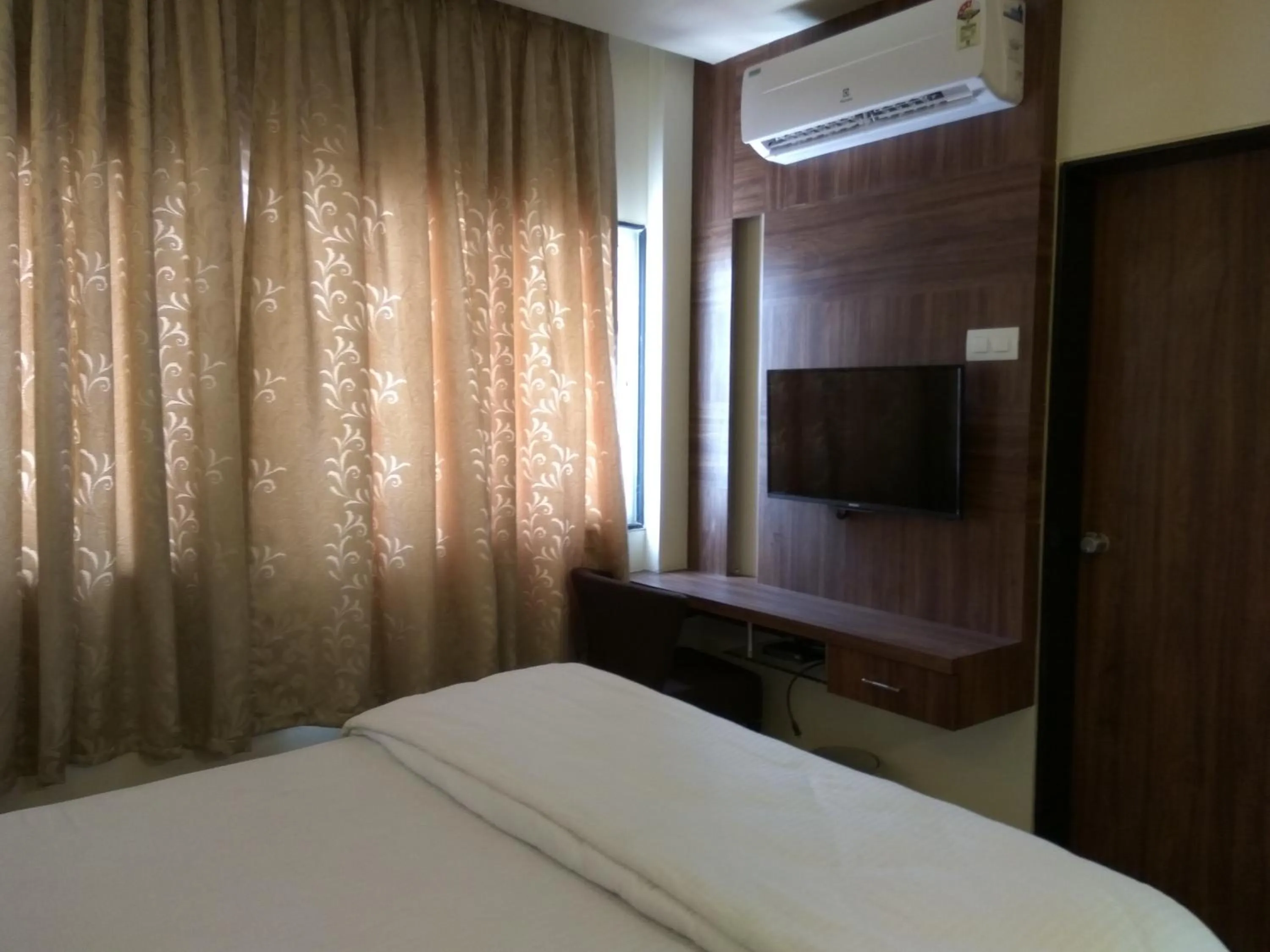 TV and multimedia, Bed in Manasi Pride
