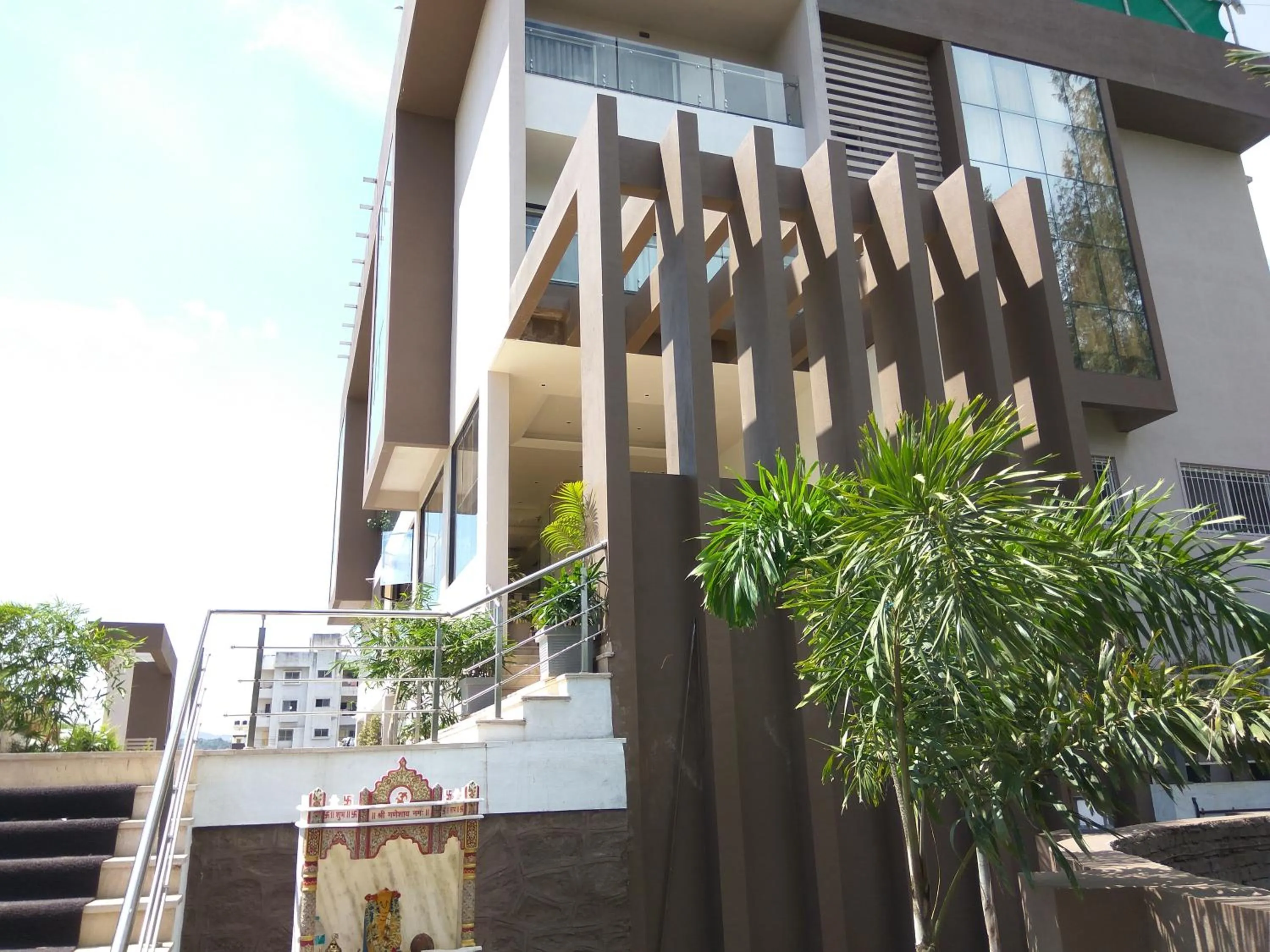 Facade/entrance in Manasi Pride