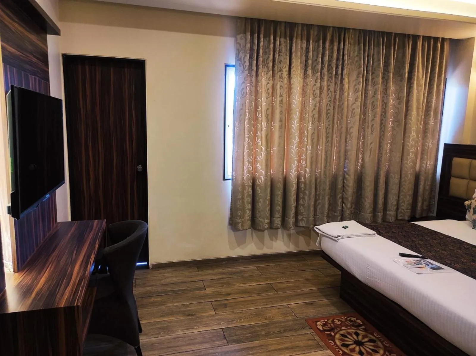 TV and multimedia, Bed in Manasi Pride