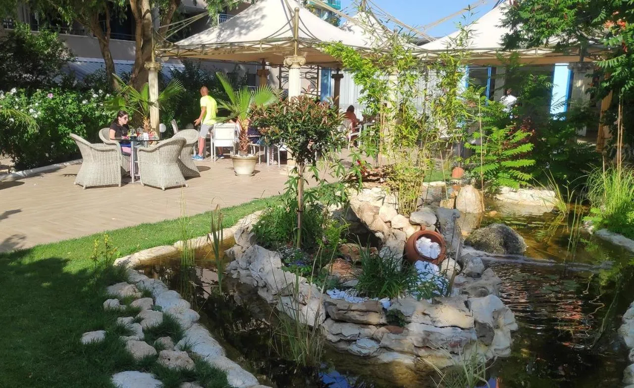 Restaurant/places to eat in Hotel Shipka Beach