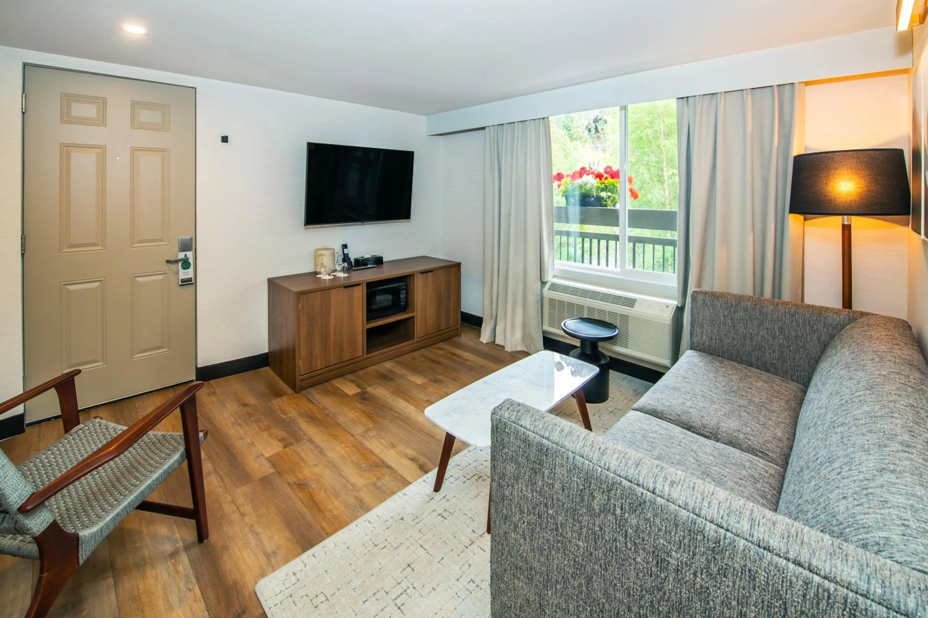 Communal lounge/ TV room in Charltons Banff