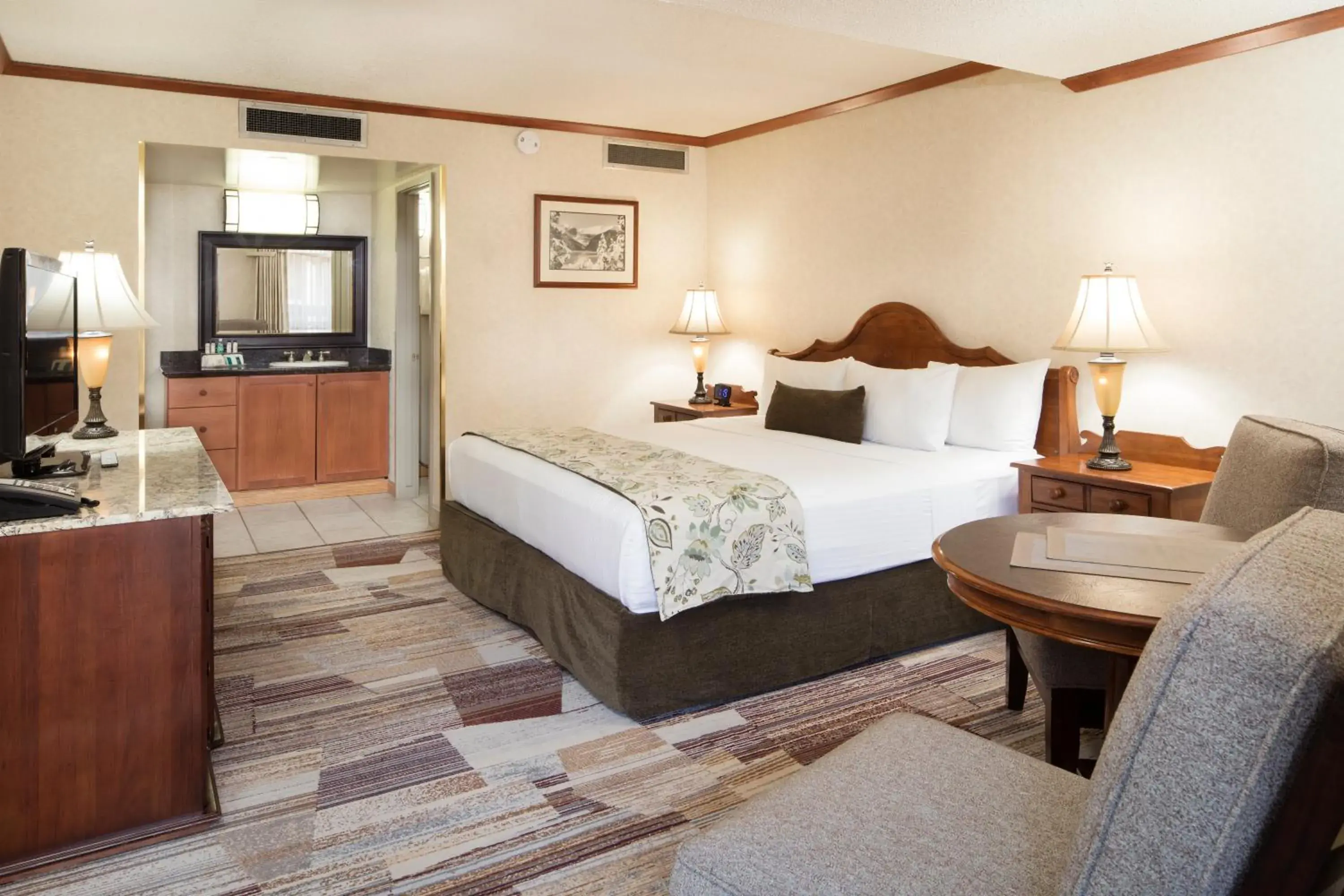 Deluxe Room with King Bed in Charltons Banff Deluxe Room with King Bed in Charltons Banff