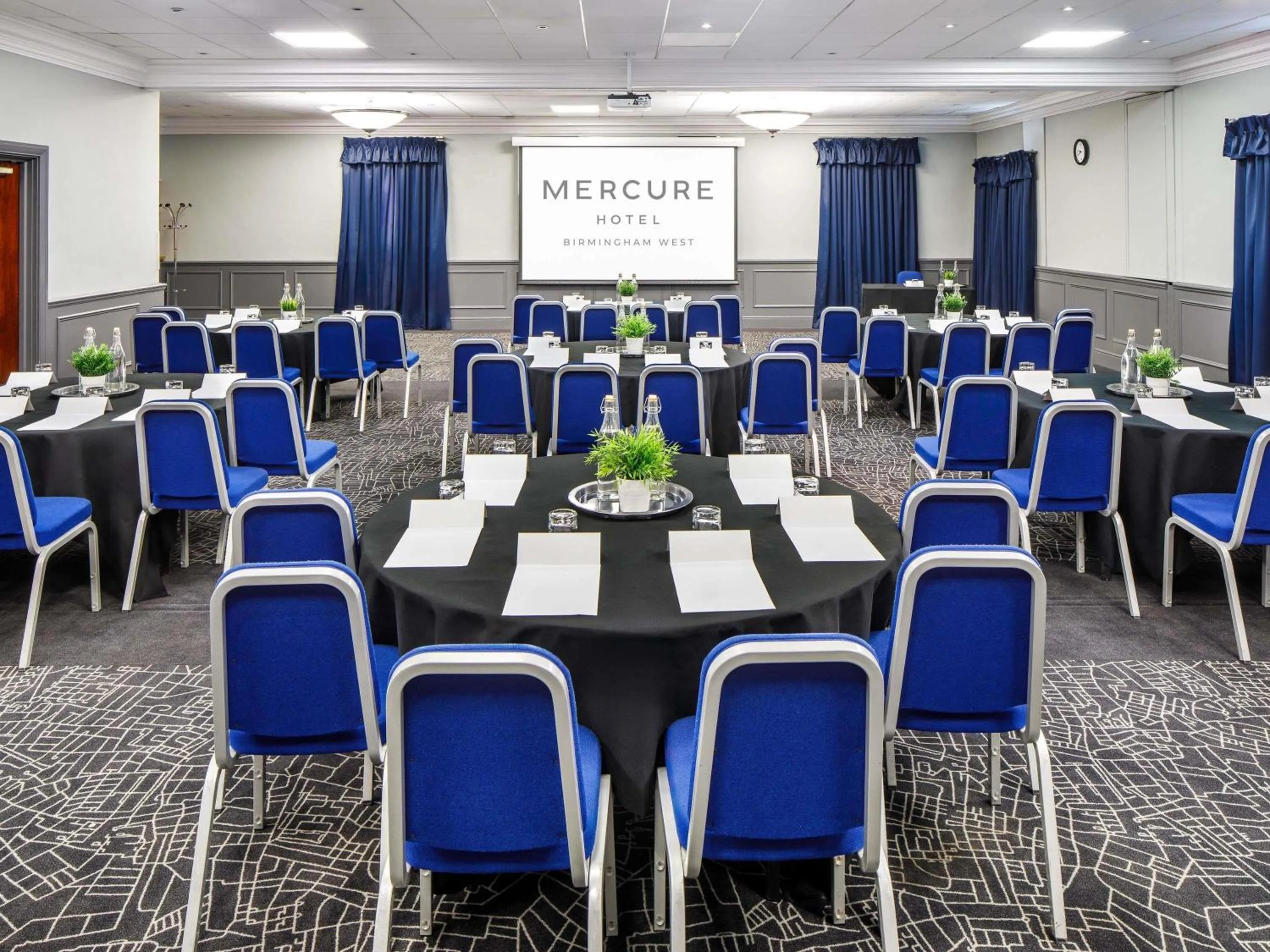 Meeting/conference room in Mercure Birmingham West Hotel