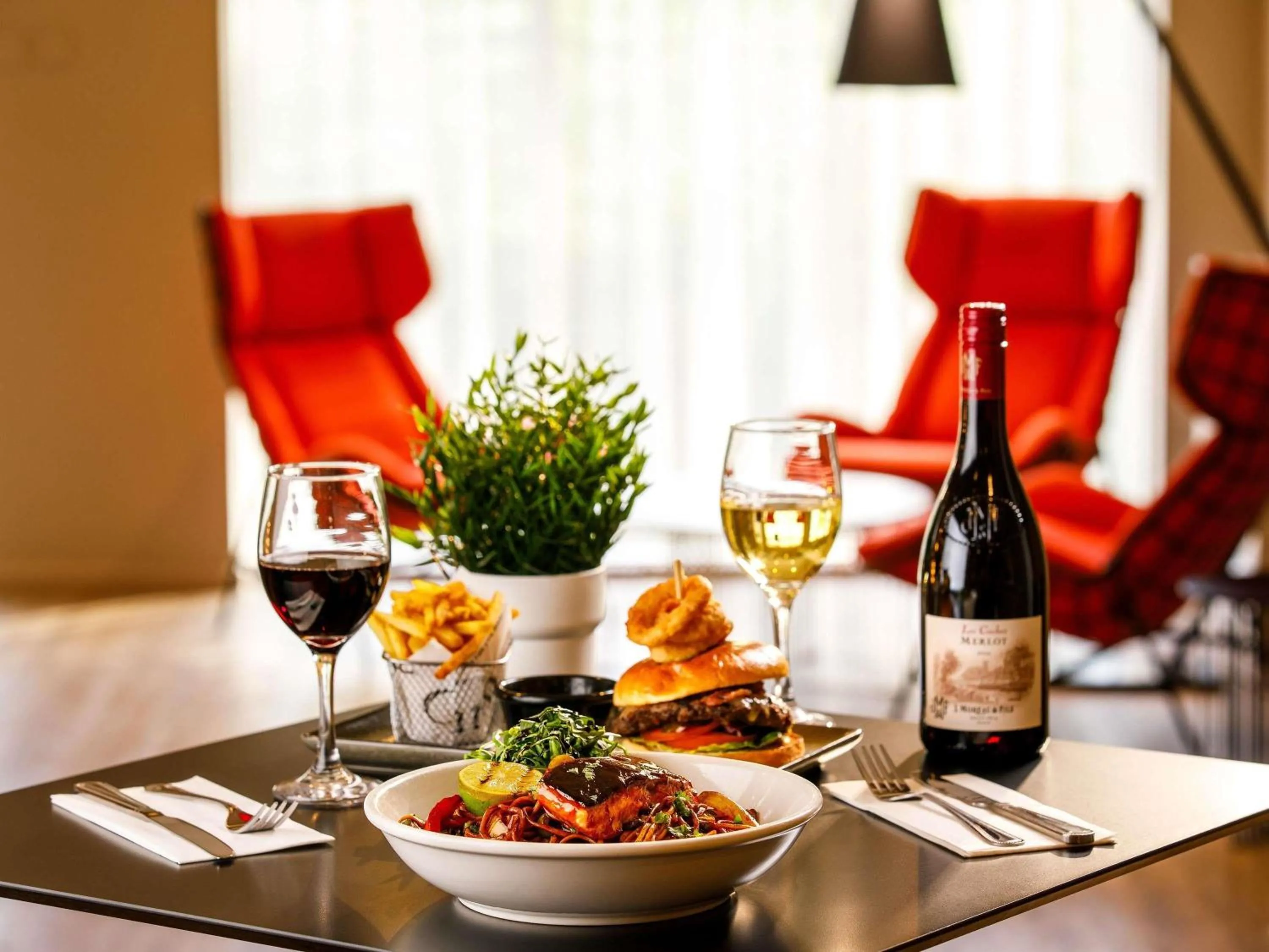 Restaurant/places to eat in Mercure Birmingham West Hotel