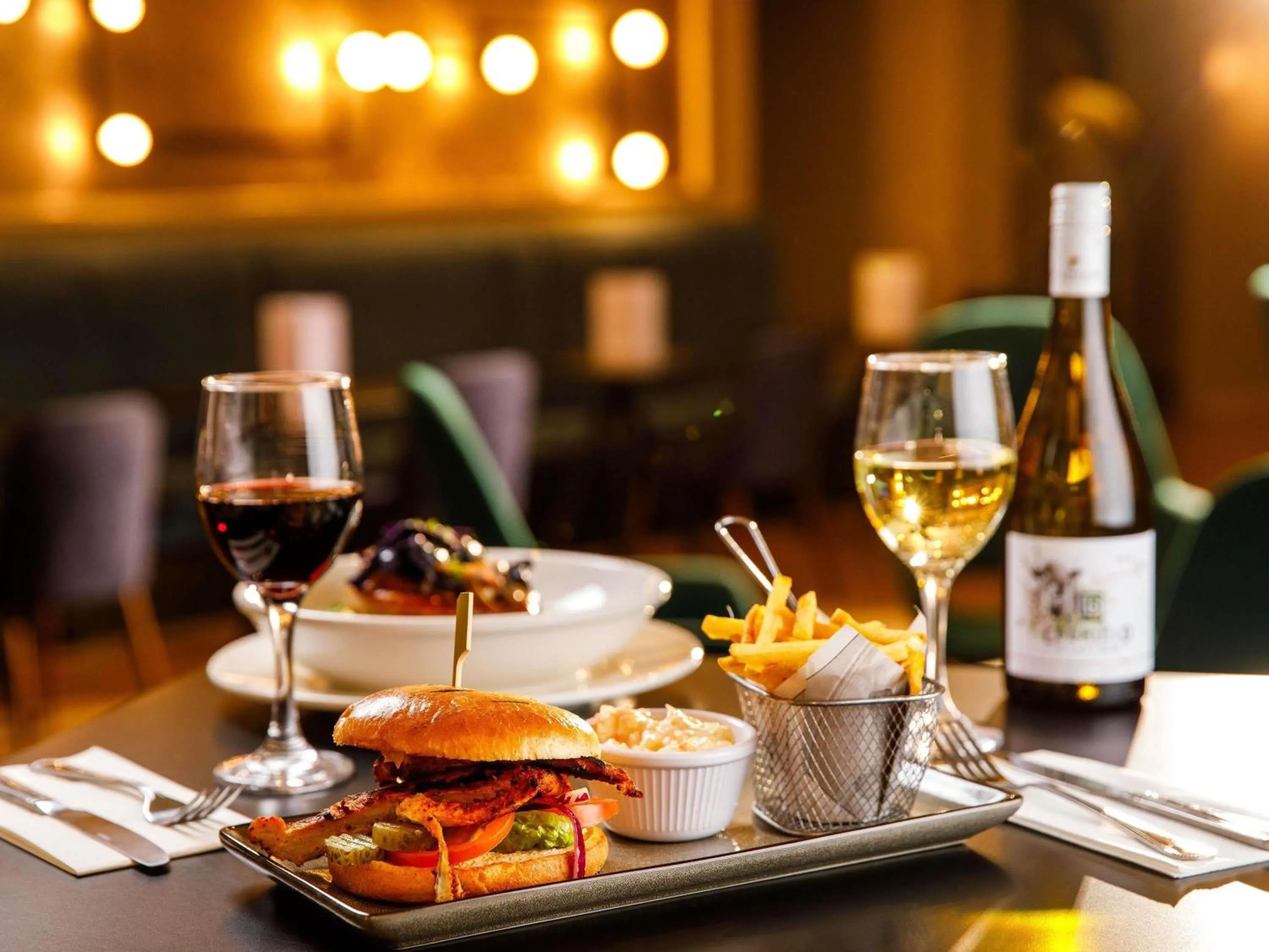 Restaurant/places to eat in Mercure Birmingham West Hotel