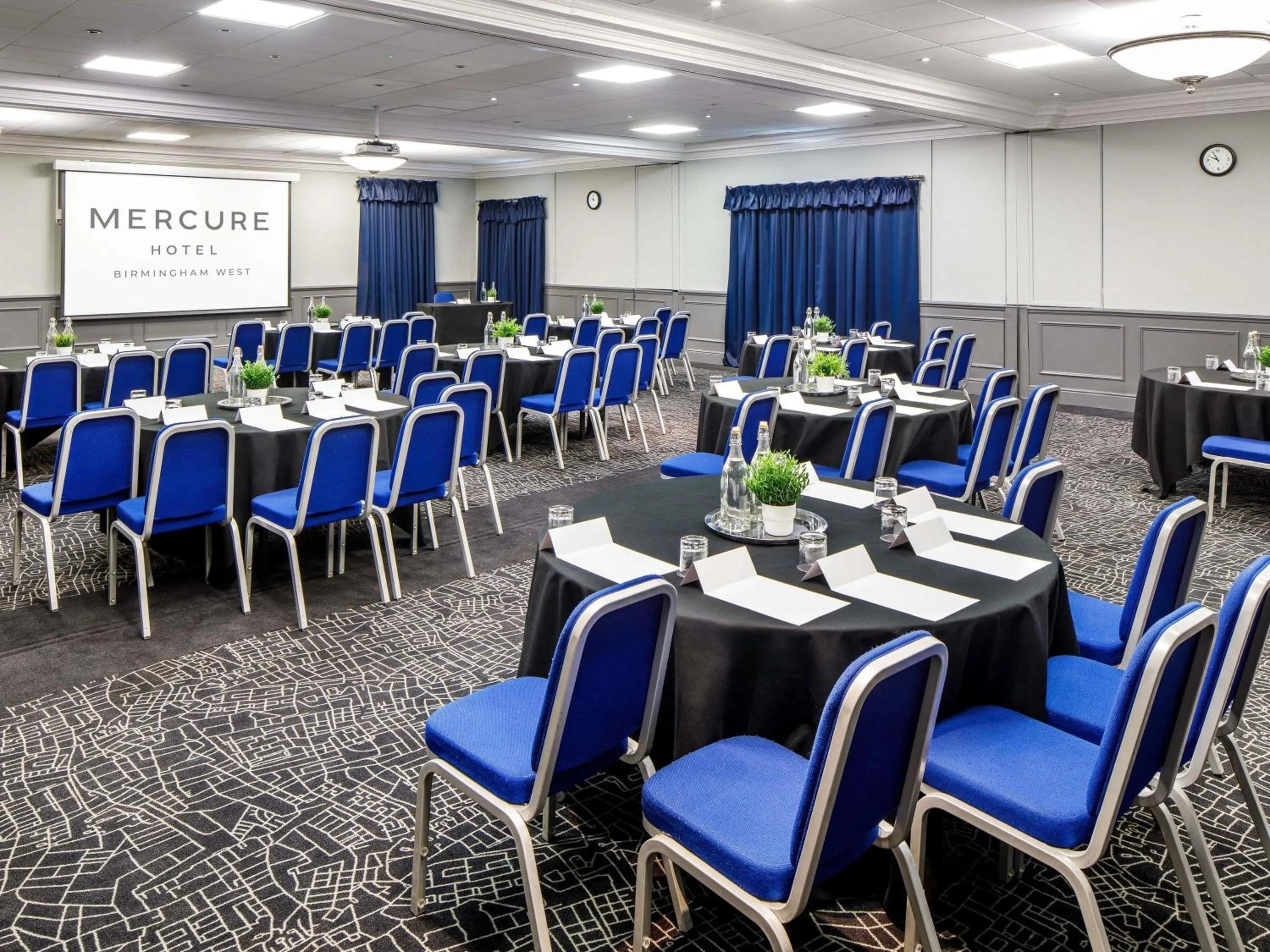 Meeting/conference room in Mercure Birmingham West Hotel