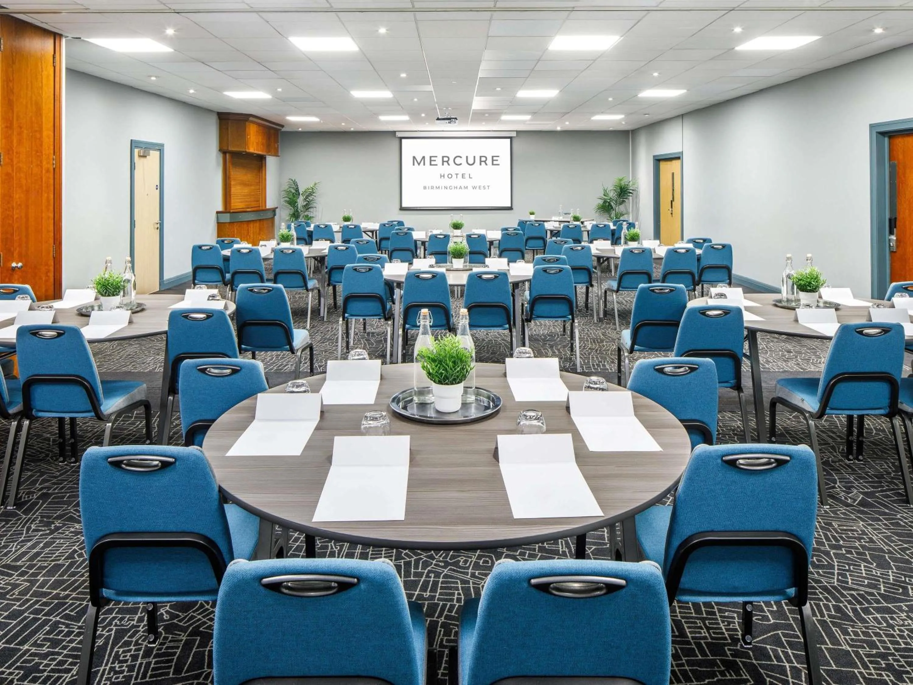Meeting/conference room in Mercure Birmingham West Hotel