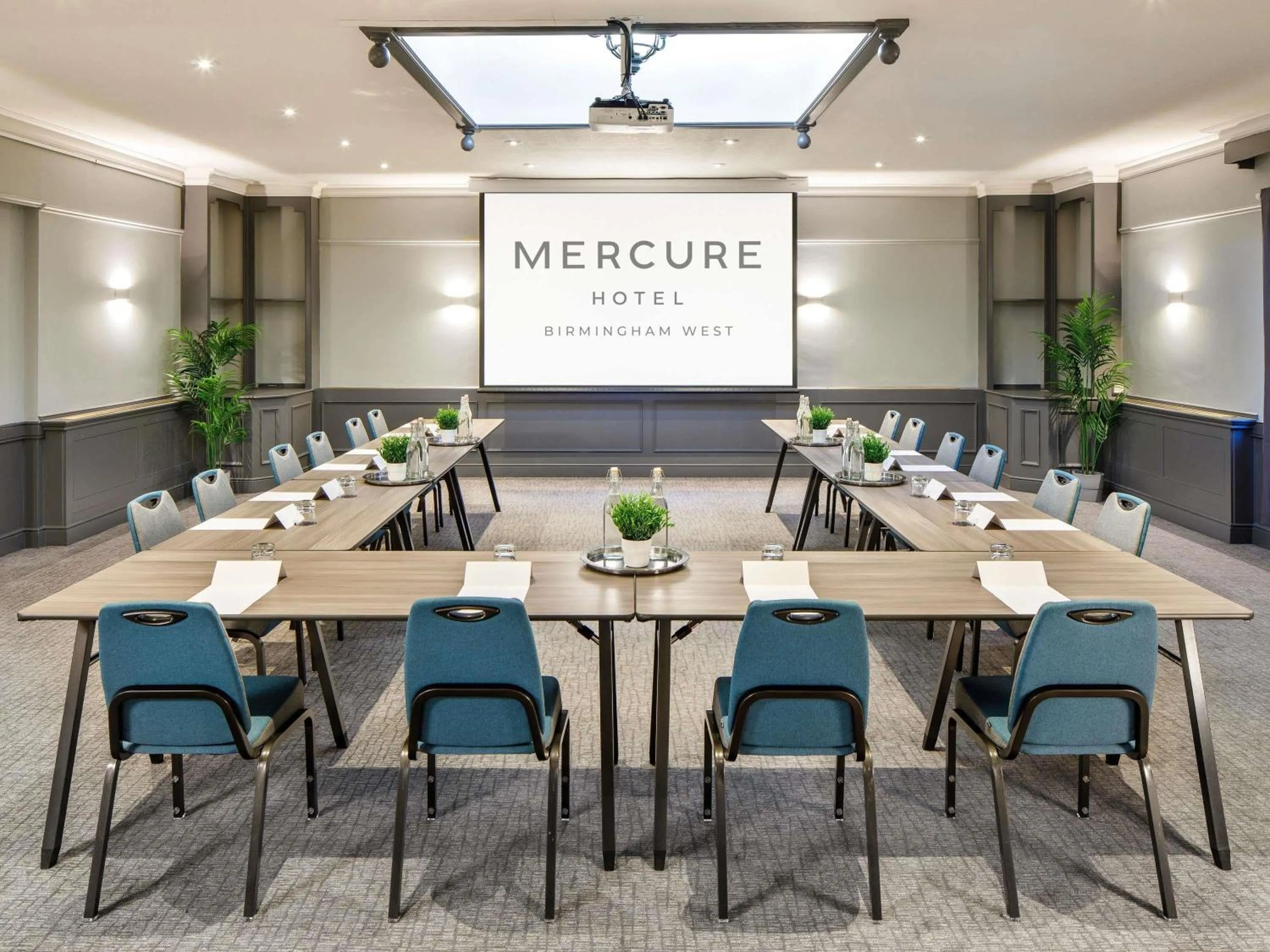 Meeting/conference room in Mercure Birmingham West Hotel