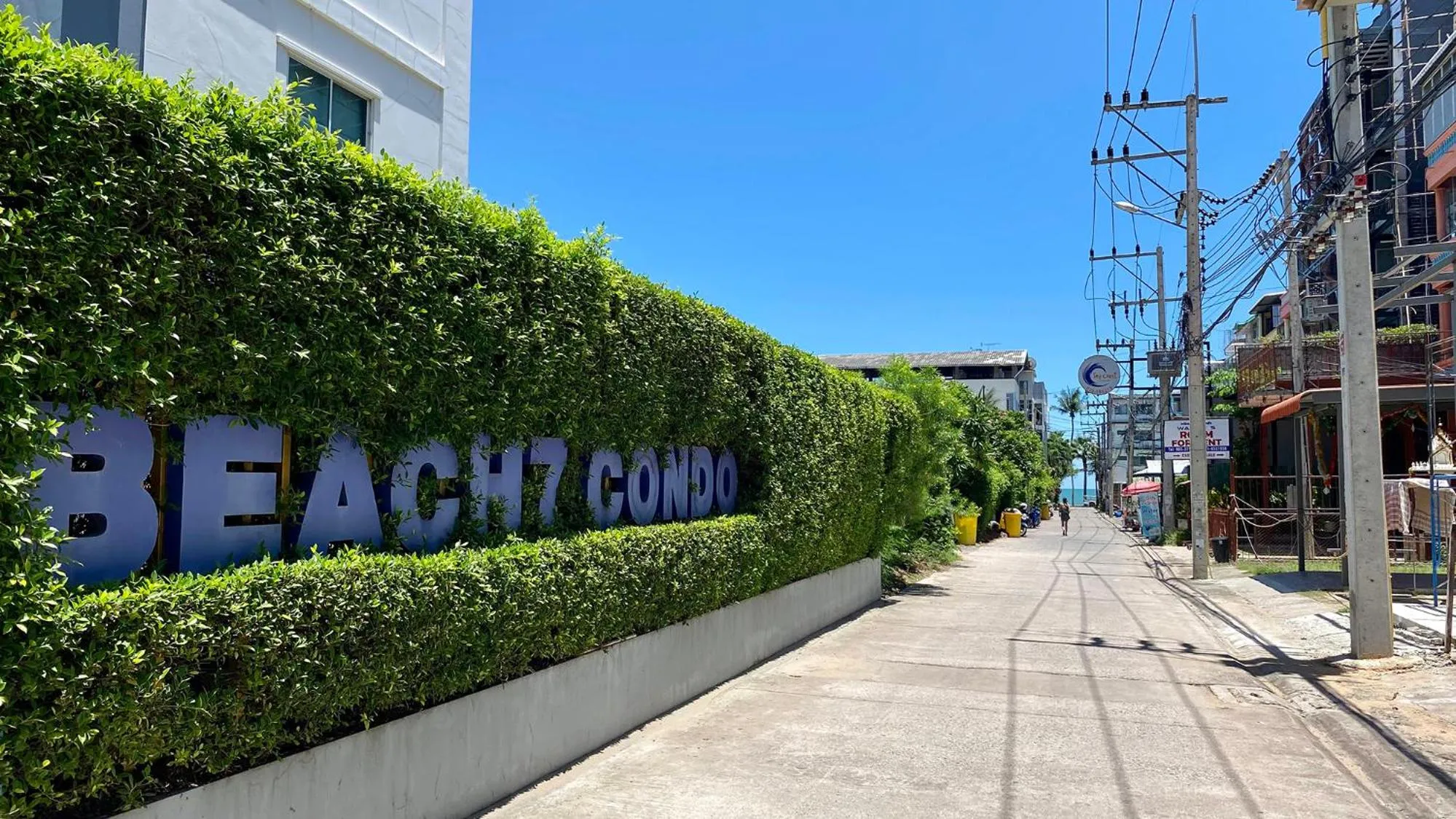 Property building in Beach 7 Condo