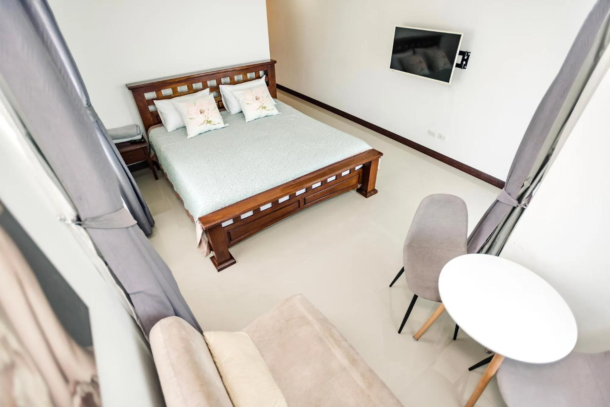 Bed in Beach 7 Condo