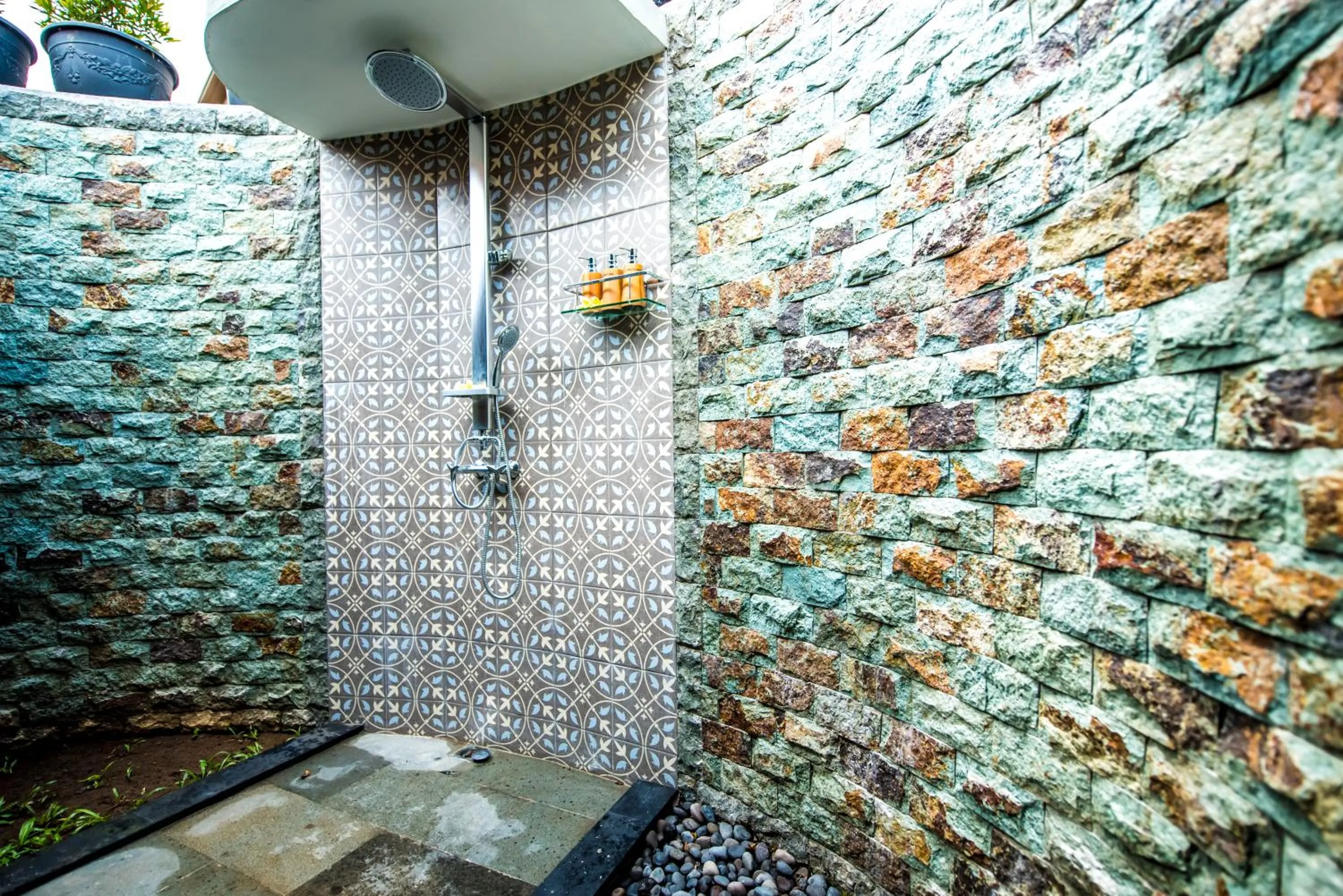 Shower in Puri Kobot