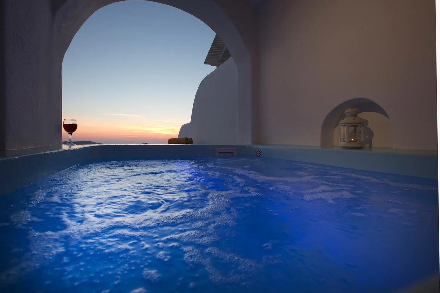 Hot Tub in Abyssanto Suites and Spa