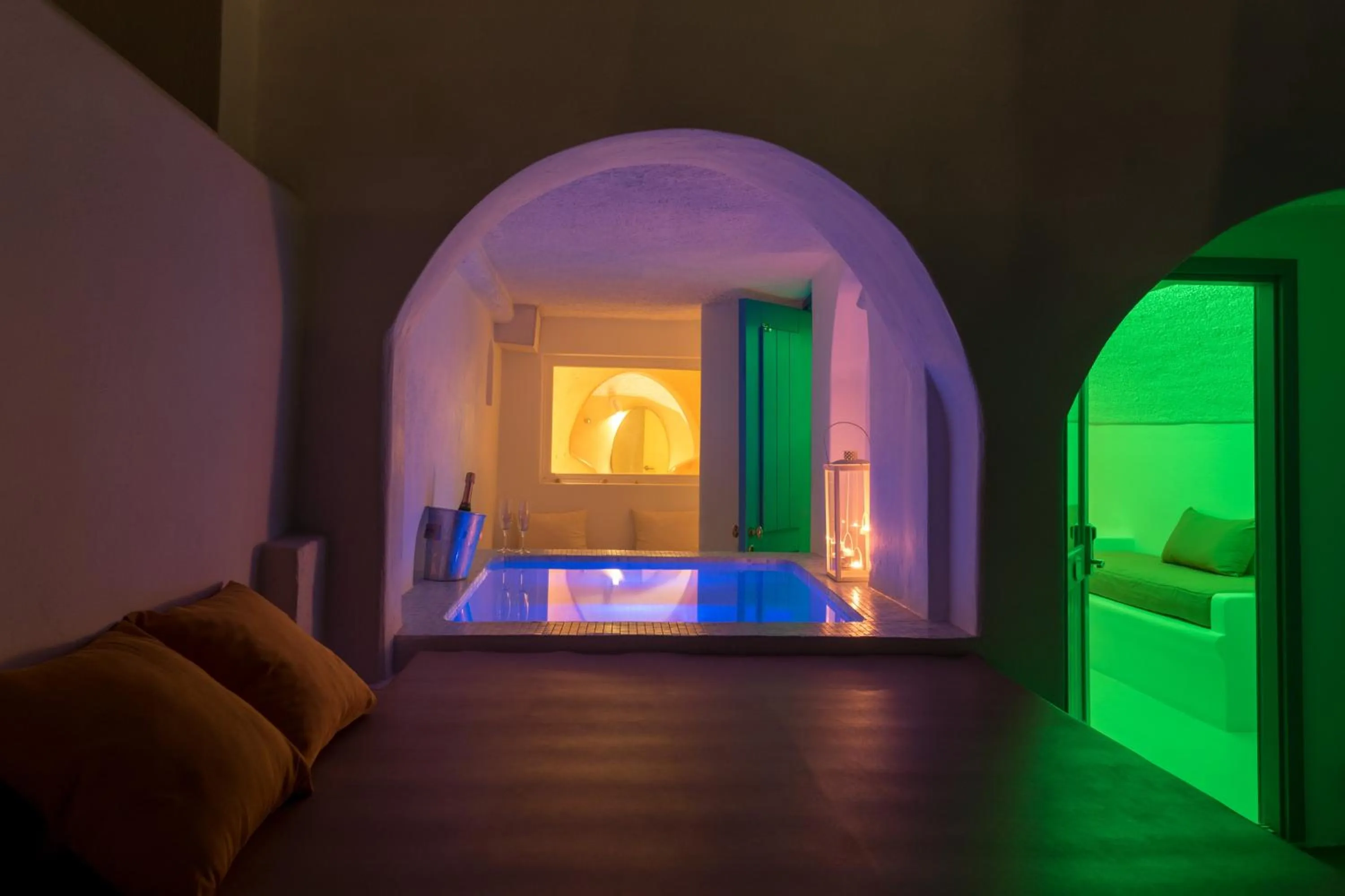 Hot Tub in Abyssanto Suites and Spa