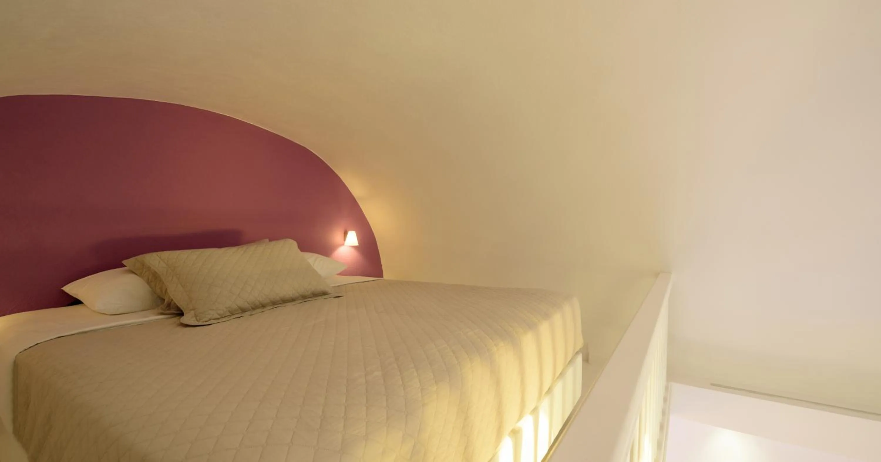 Bed in Abyssanto Suites and Spa