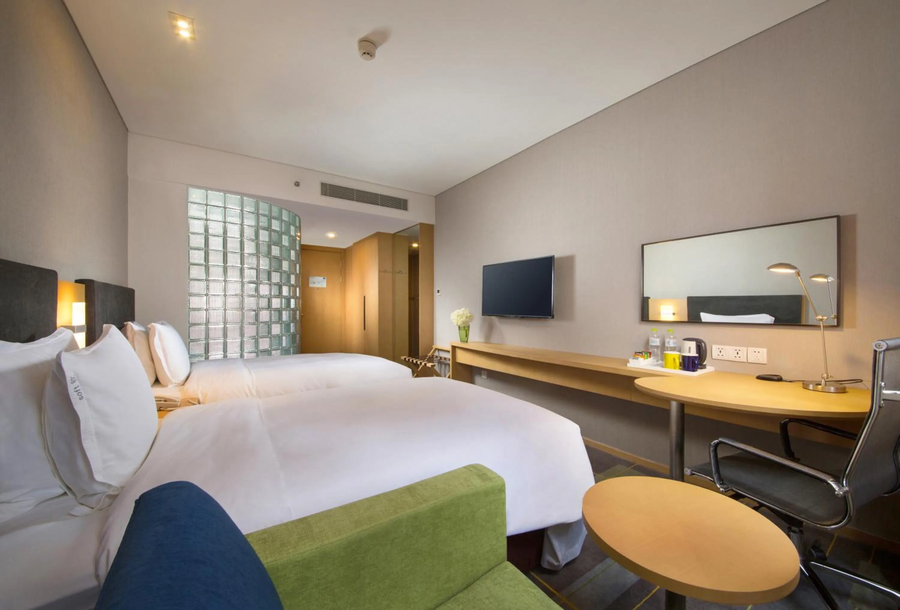 Photo of the whole room in Holiday Inn Express Chengdu Dafeng, an IHG Hotel