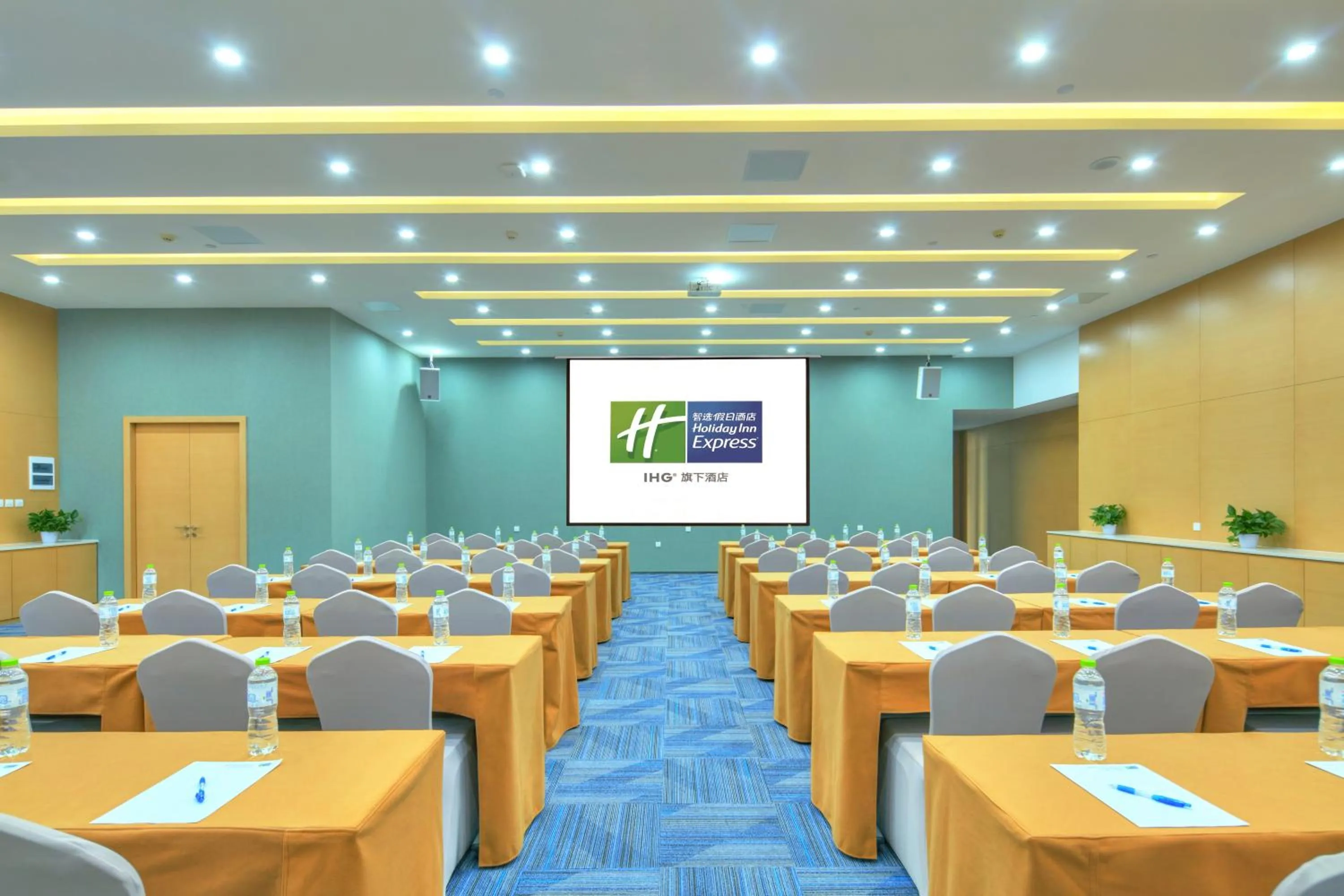 Meeting/conference room in Holiday Inn Express Chengdu Dafeng, an IHG Hotel