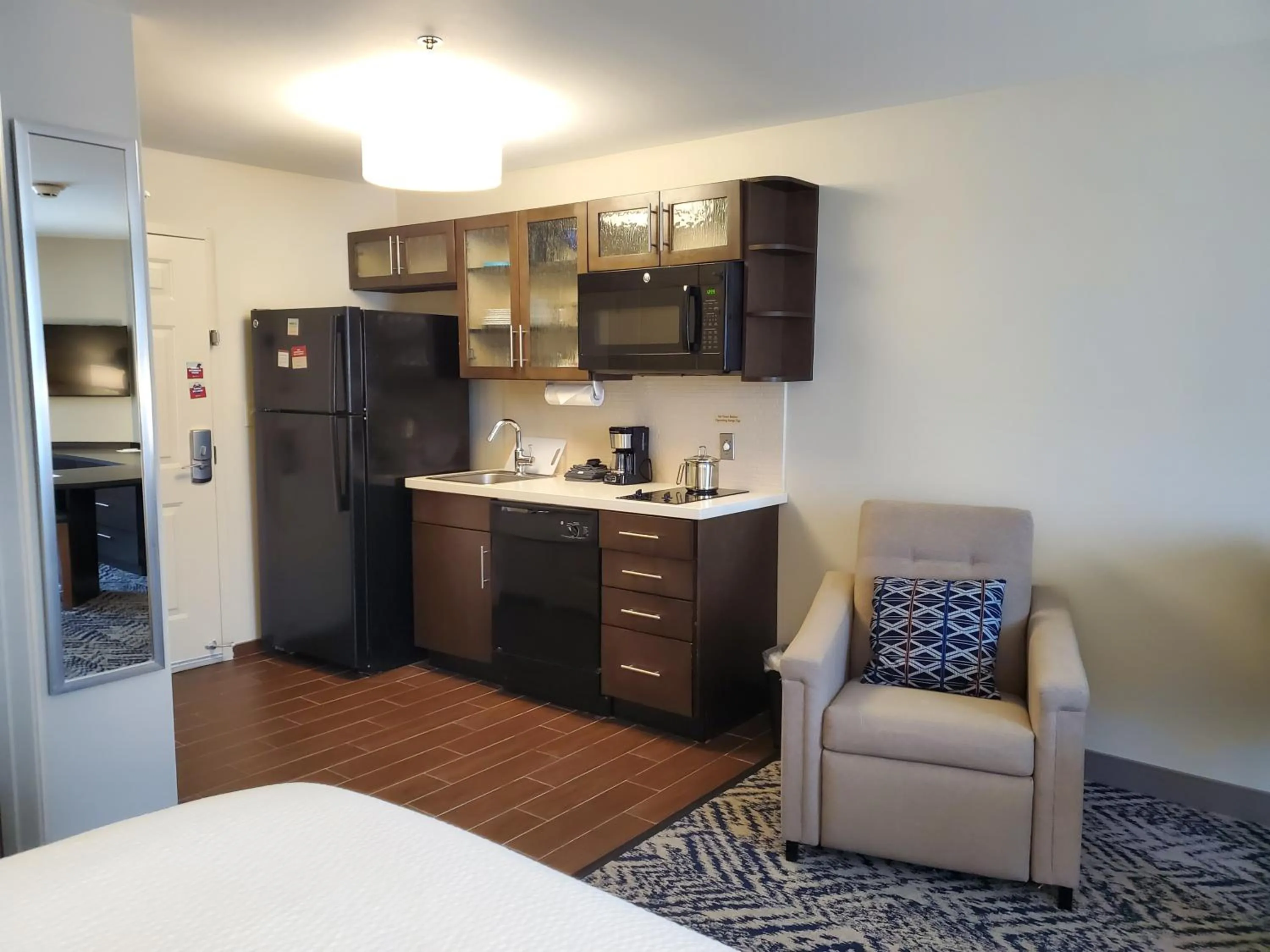 Kitchen or kitchenette in Candlewood Suites - Lake Charles South by IHG