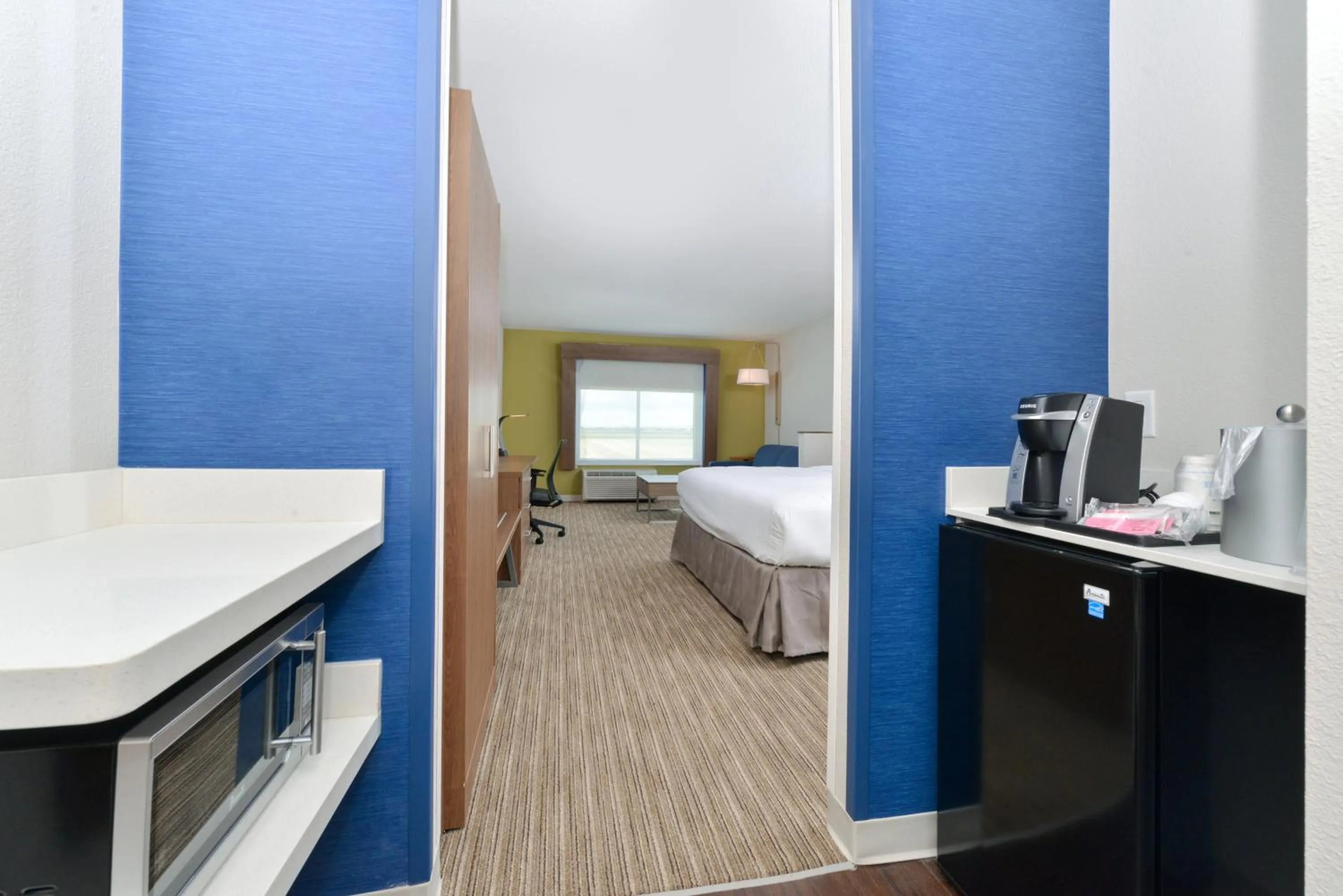 Photo of the whole room, Bed in Holiday Inn Express & Suites - Ogallala by IHG