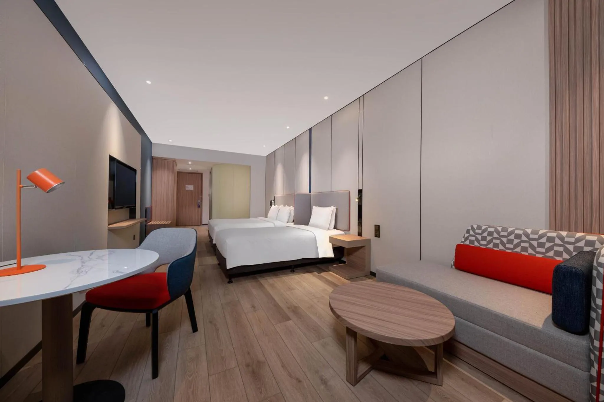 Photo of the whole room, Bed in Holiday Inn Express Shanghai Pujiang by IHG