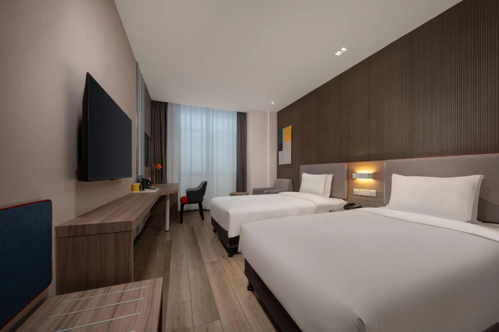 Photo of the whole room, Bed in Holiday Inn Express Shanghai Pujiang by IHG