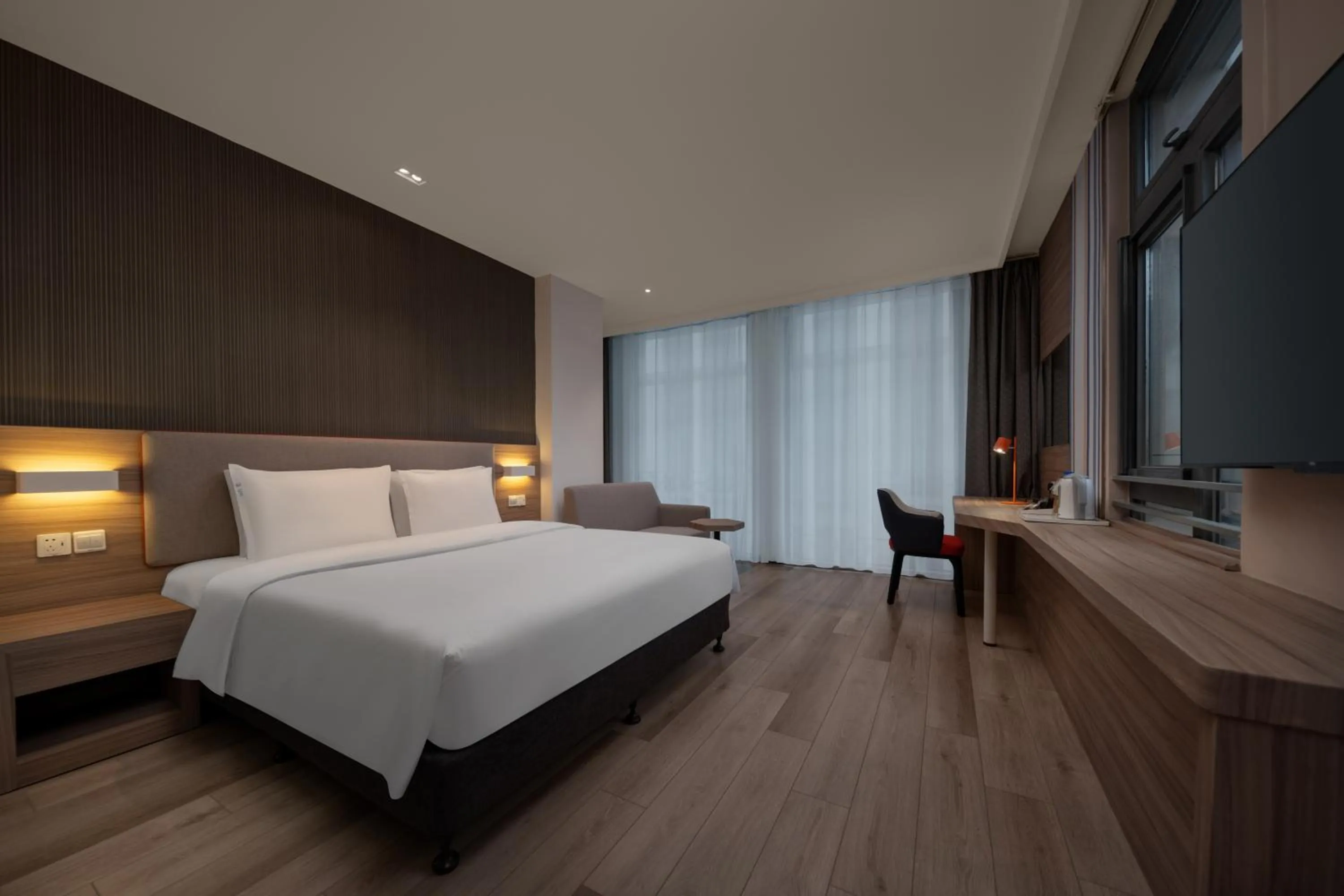 Bed in Holiday Inn Express Shanghai Pujiang by IHG