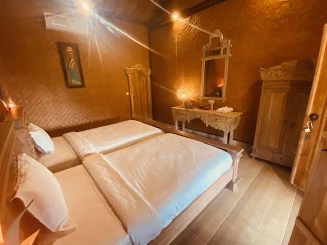 Bed in Sing Sing Resort Lovina