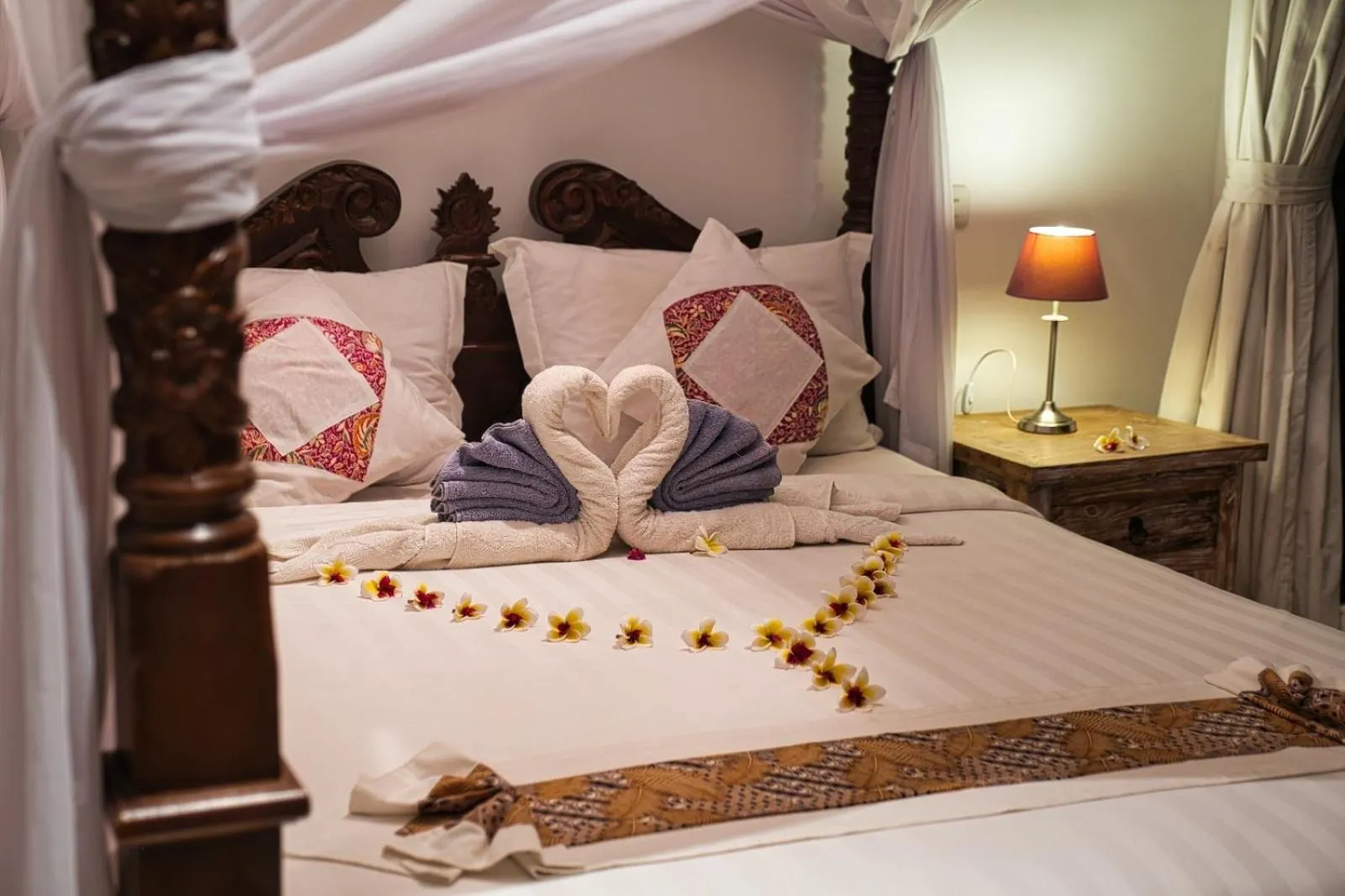 Bed in Sing Sing Resort Lovina