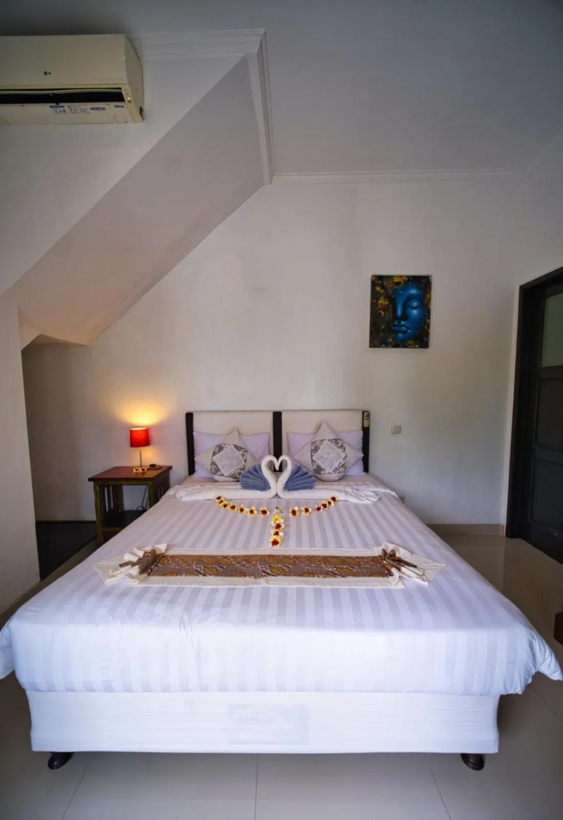 Bed in Sing Sing Resort Lovina