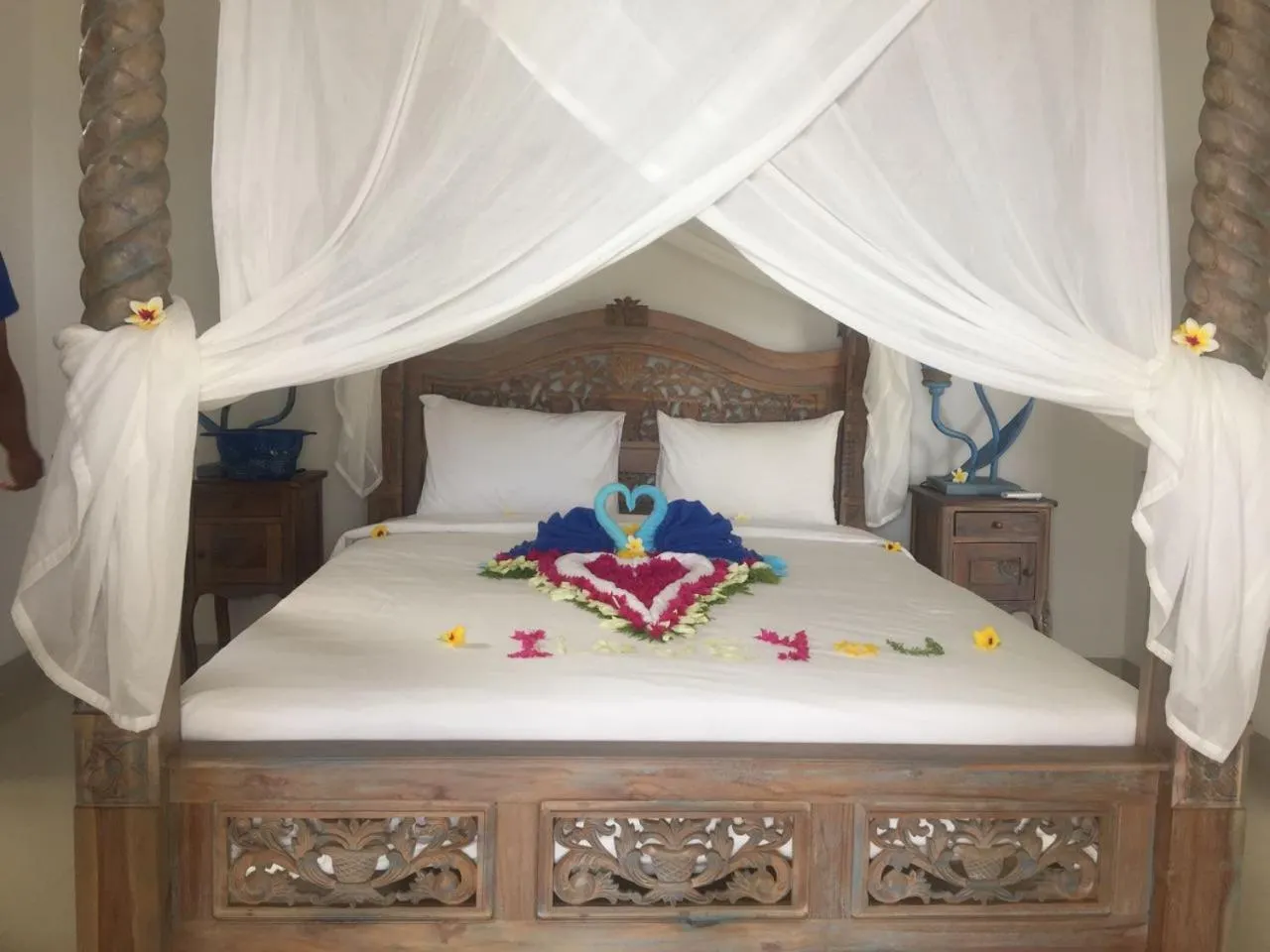 Bed in Sing Sing Resort Lovina