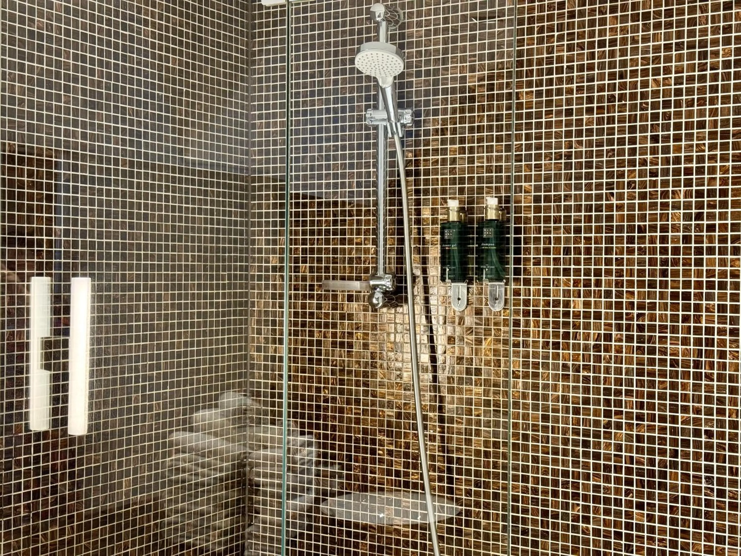 Shower in RAFAEL KAISER - Premium Apartments City Centre - Contactless Check-In