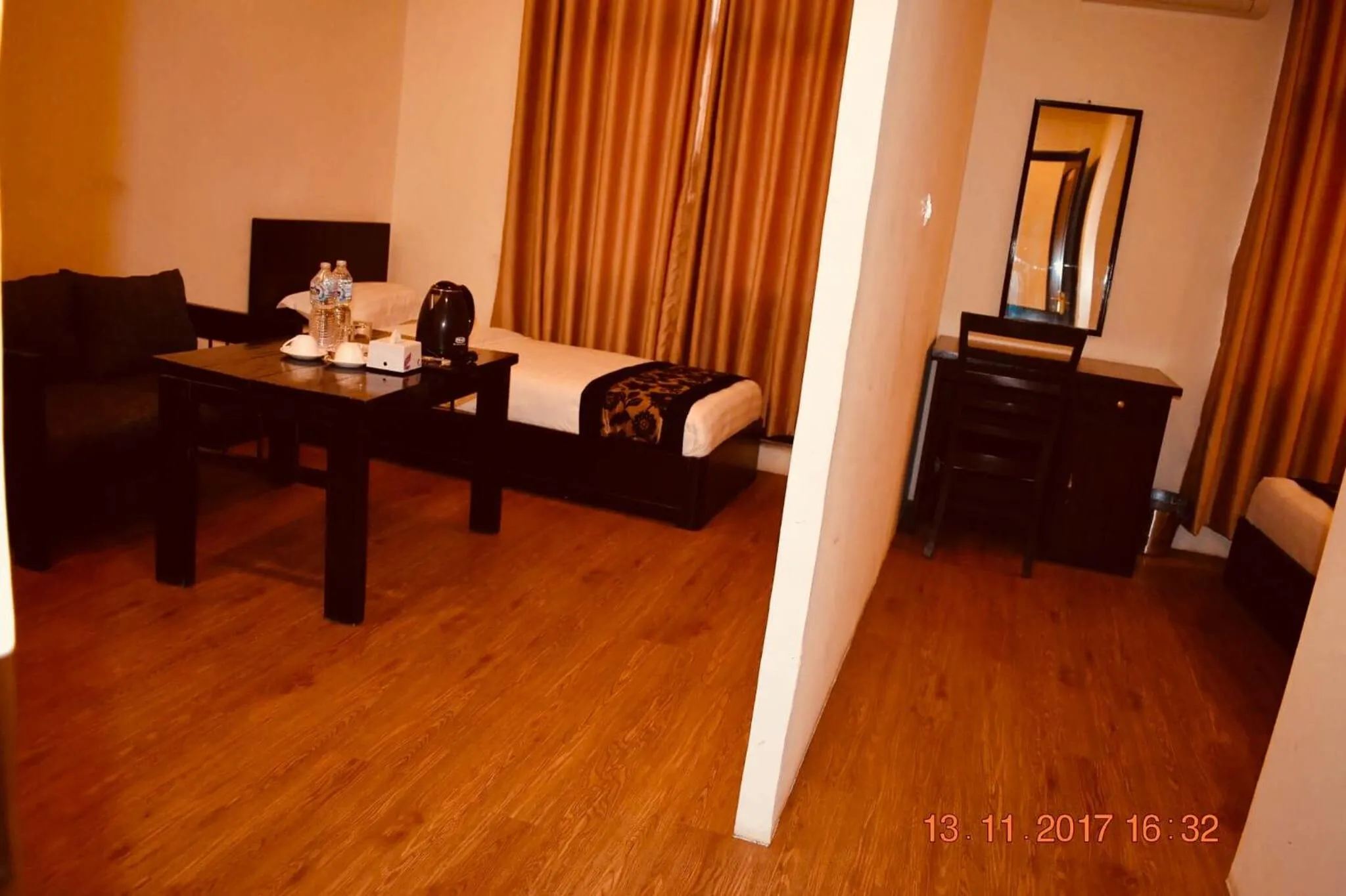 Living room, Bed in Hotel Hema