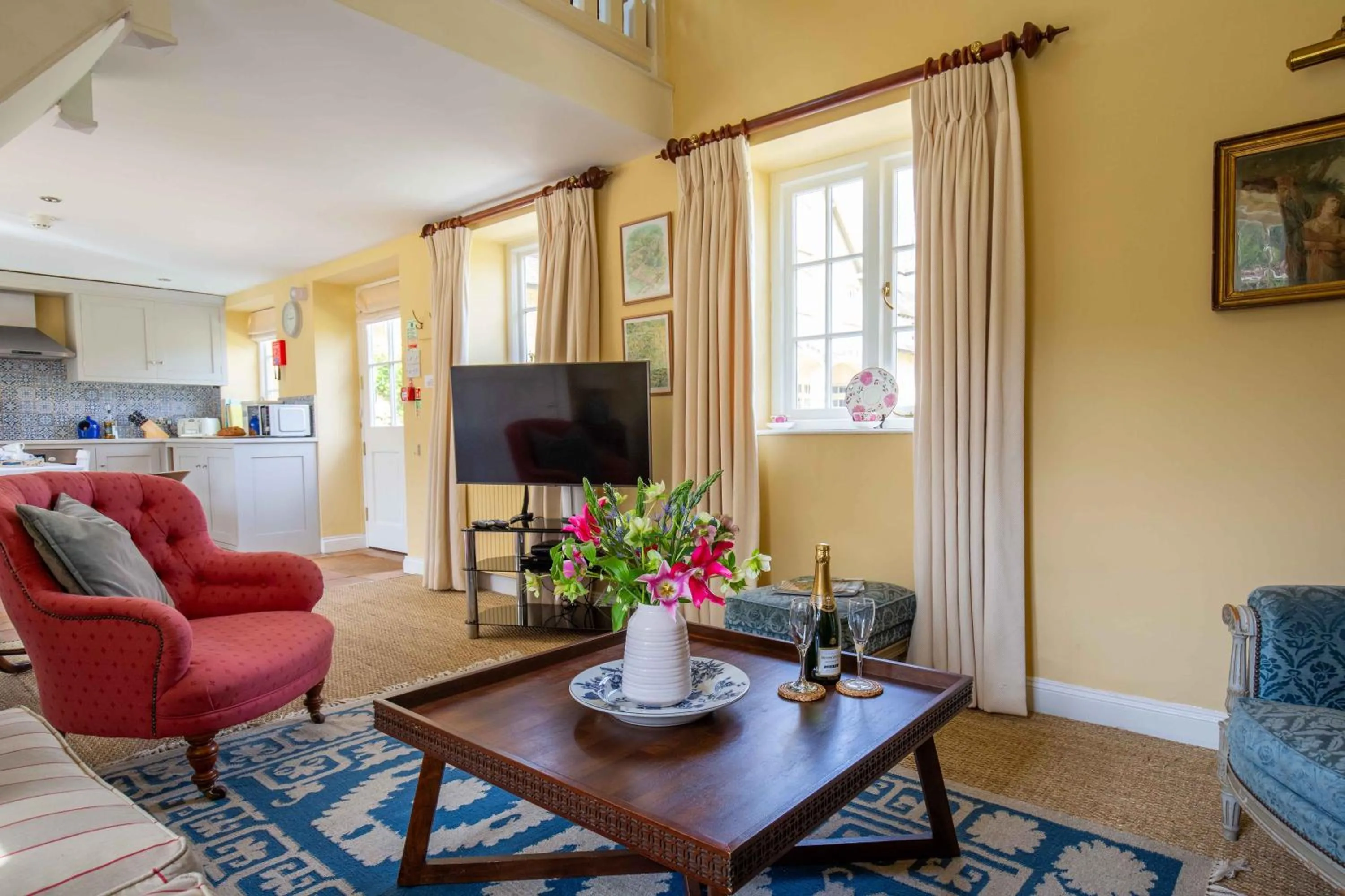 Living room in Saratoga Cottage