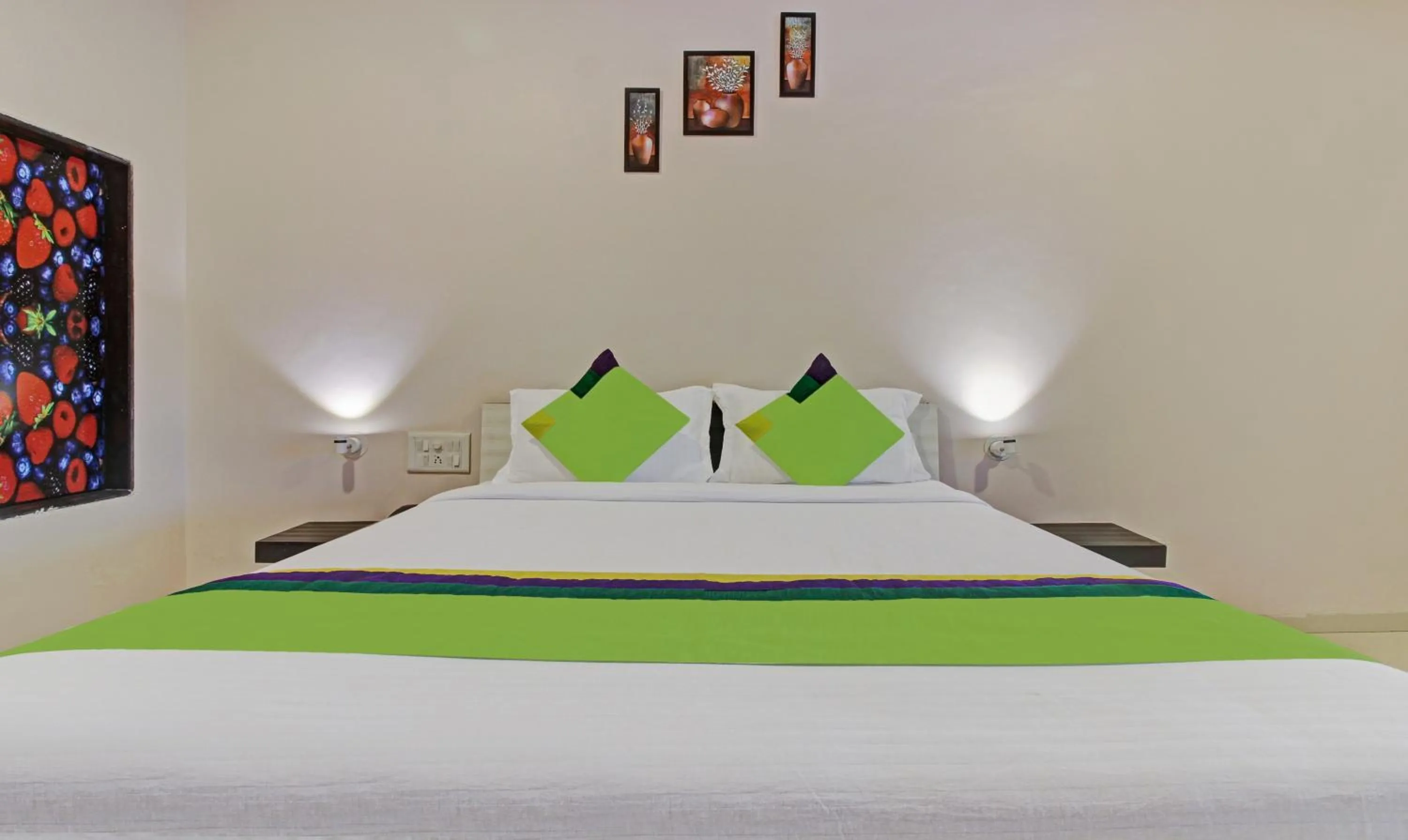 Bedroom in Treebo Berry Hill Venna Lake, 3 Km From City Center