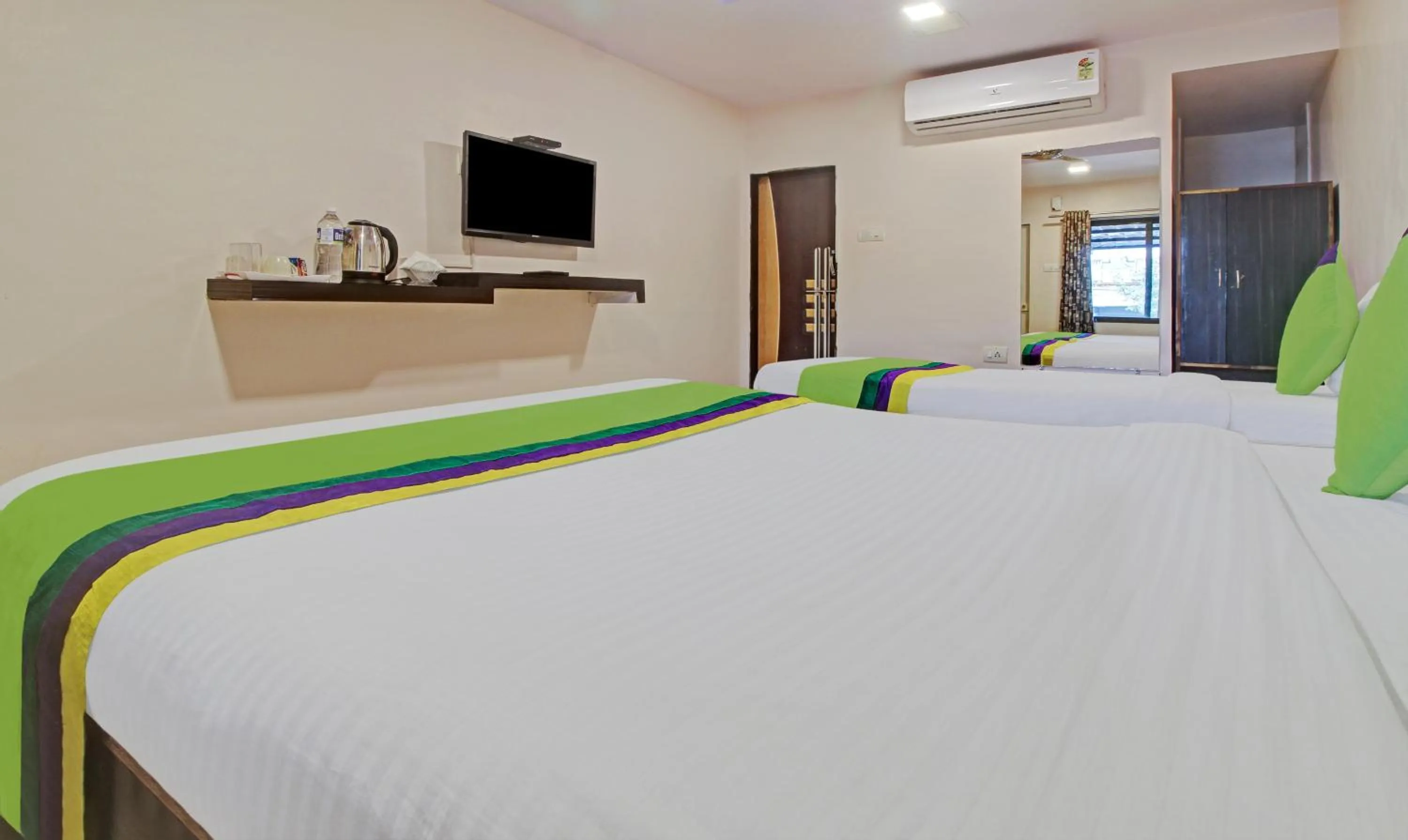 Bedroom in Treebo Berry Hill Venna Lake, 3 Km From City Center