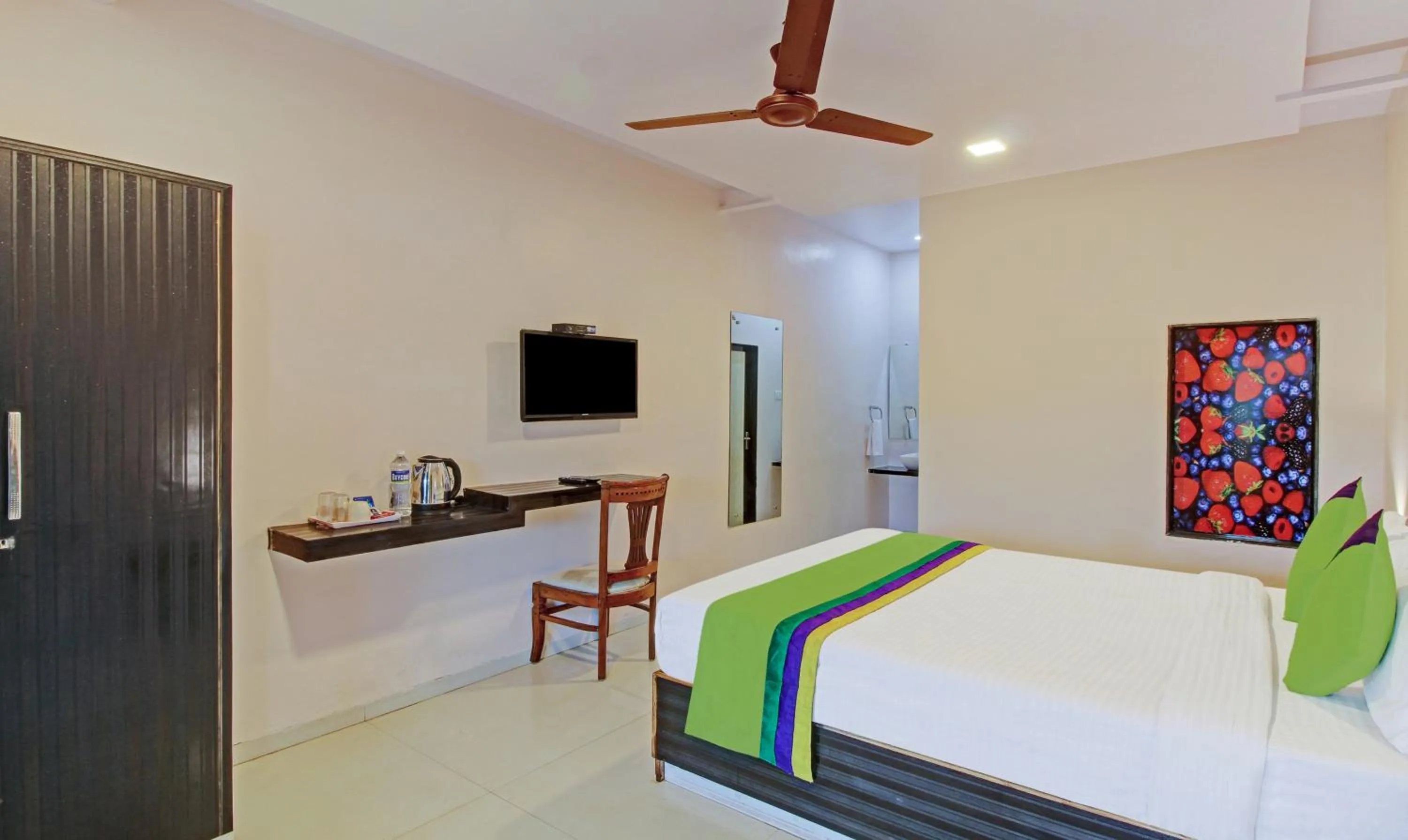 Bedroom in Treebo Berry Hill Venna Lake, 3 Km From City Center