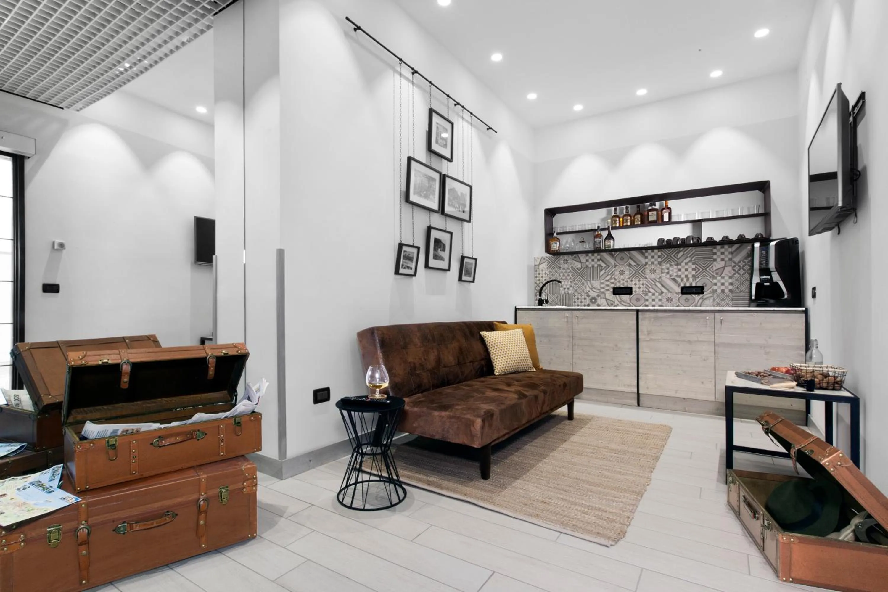 Communal lounge/ TV room in La Ferrovia Guest House