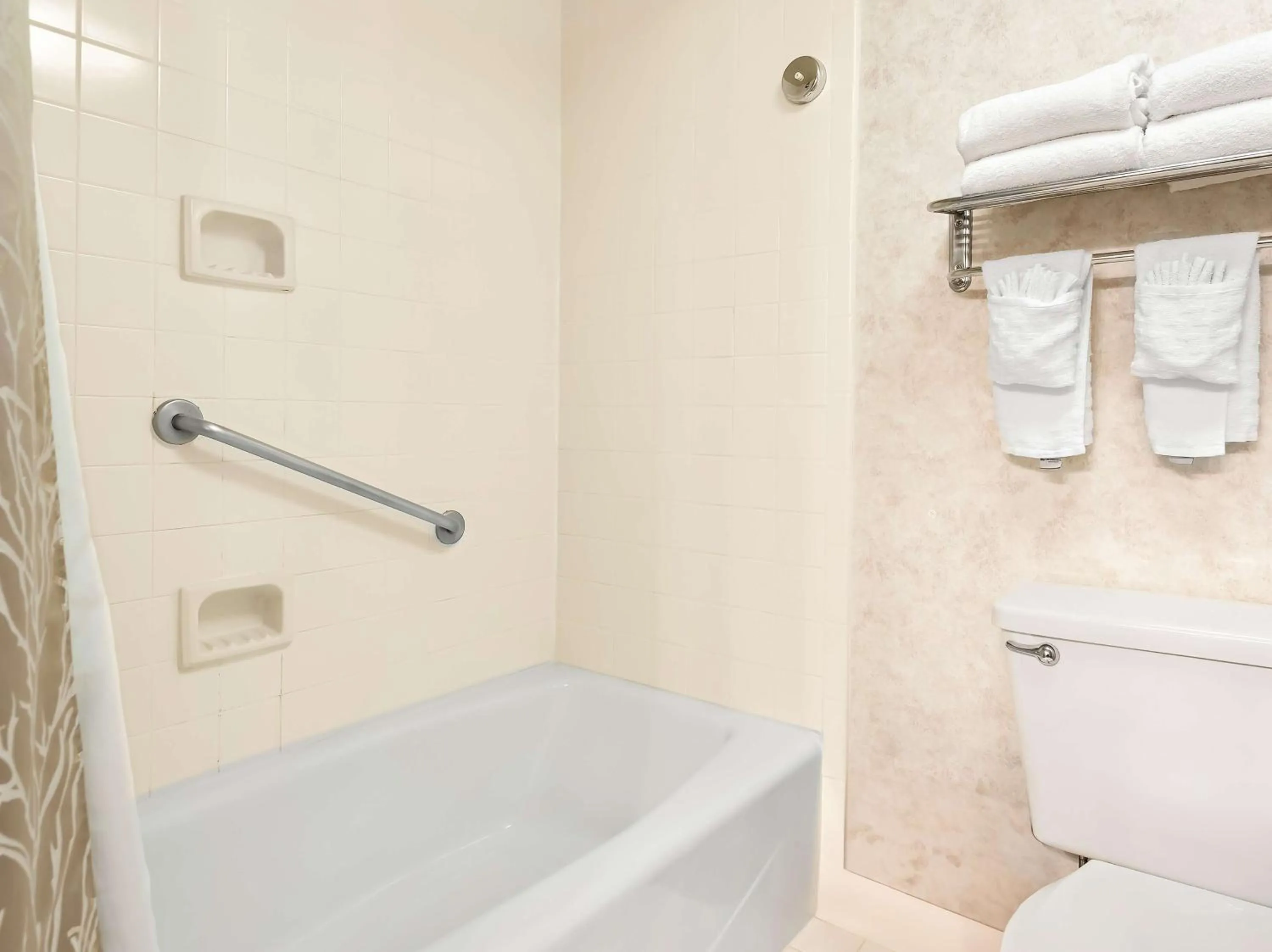 Bathroom in Best Western Potomac Mills