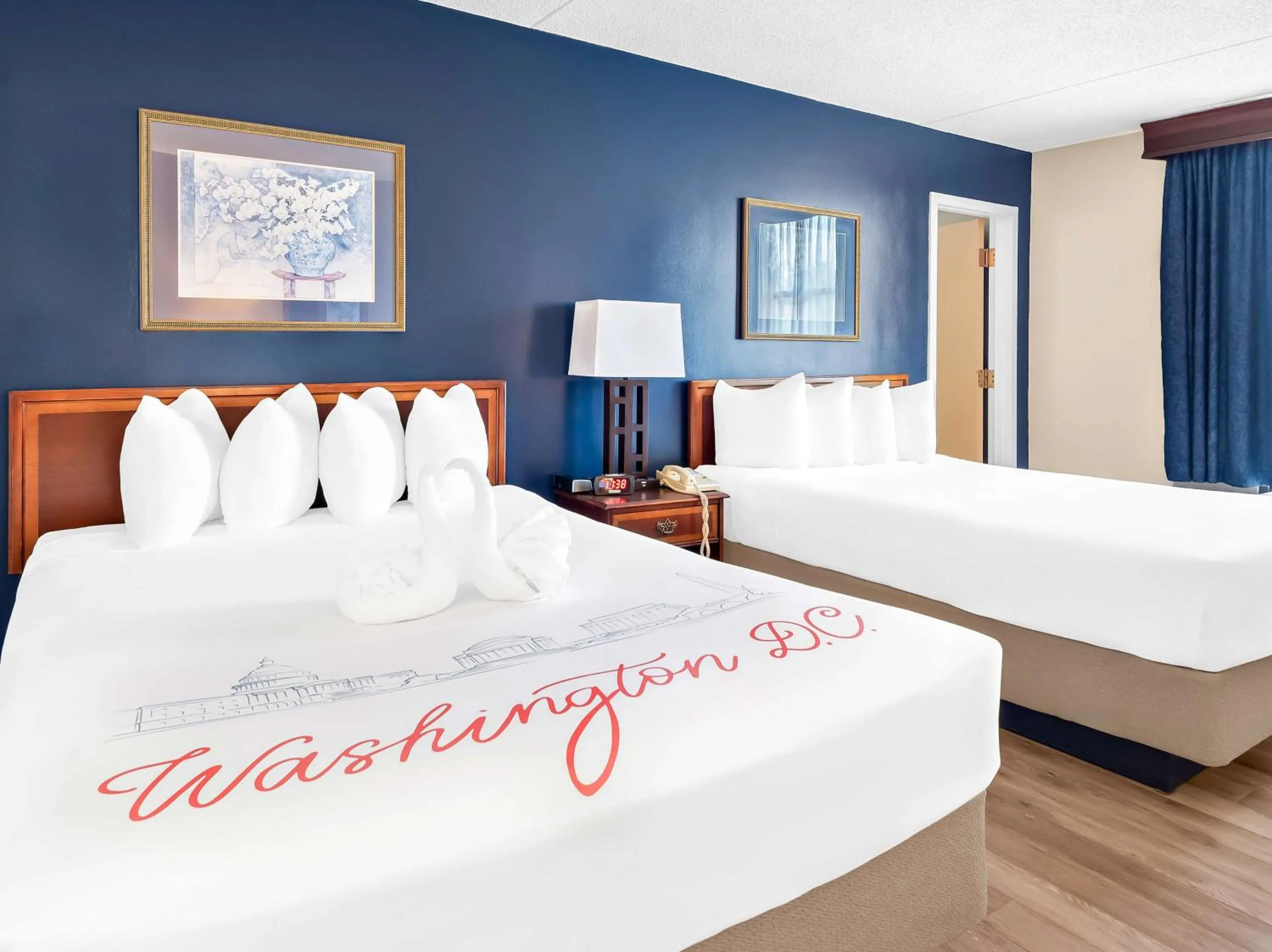 Bedroom, Bed in Best Western Potomac Mills