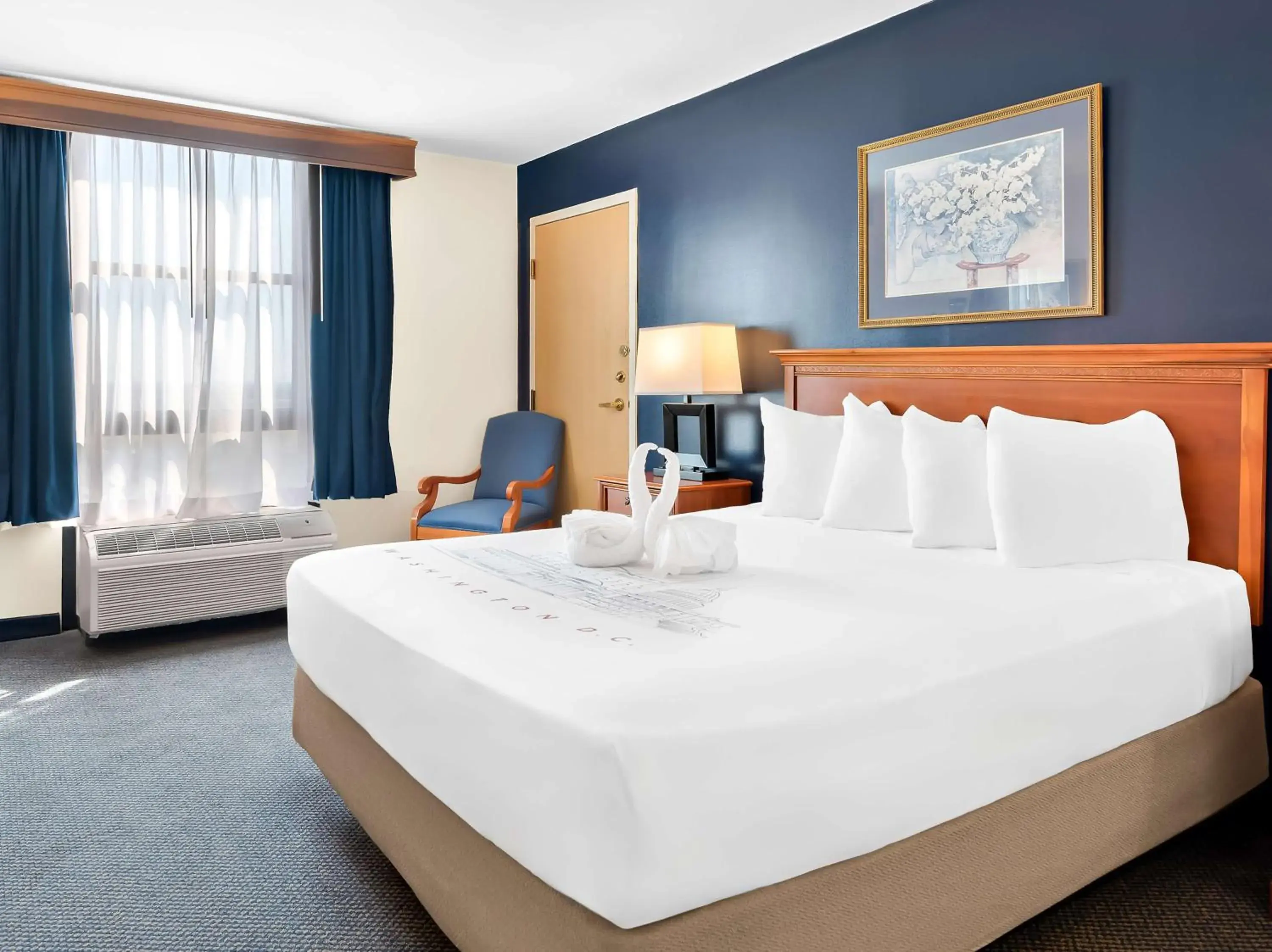 Executive Queen Room - Disability Access in Best Western Potomac Mills Executive Queen Room - Disability Access in Best Western Potomac Mills