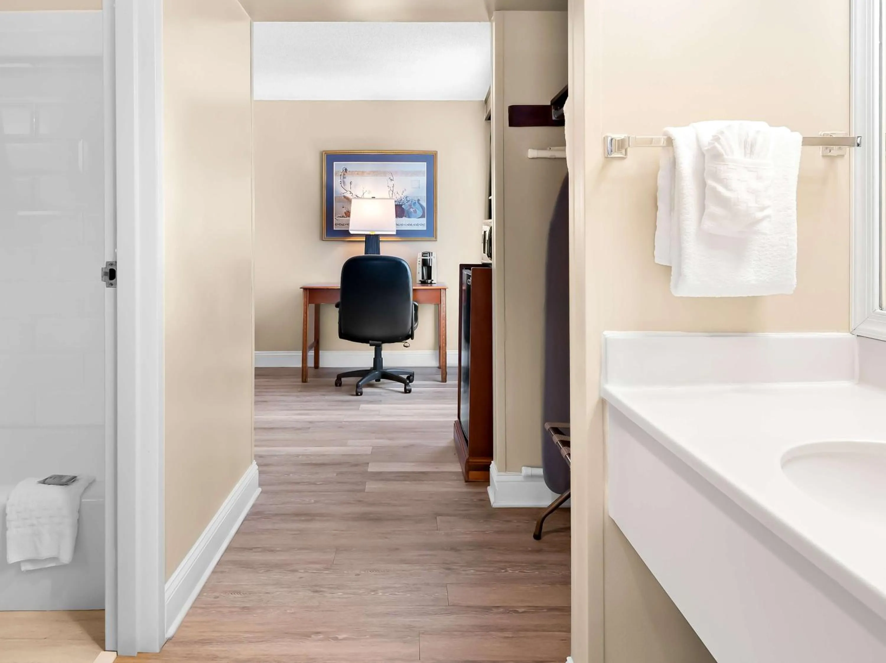 Bathroom in Best Western Potomac Mills